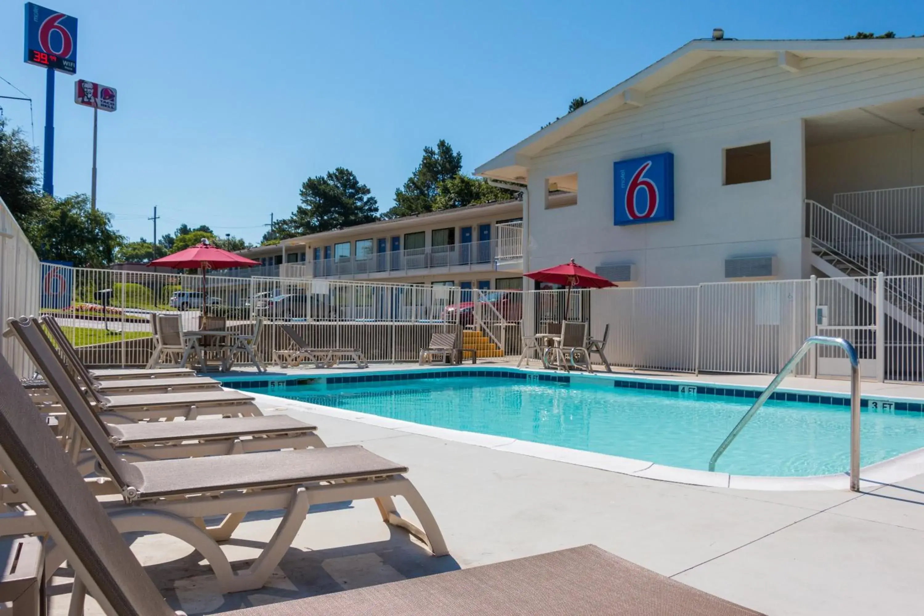 Swimming Pool in Motel 6-Longview, TX