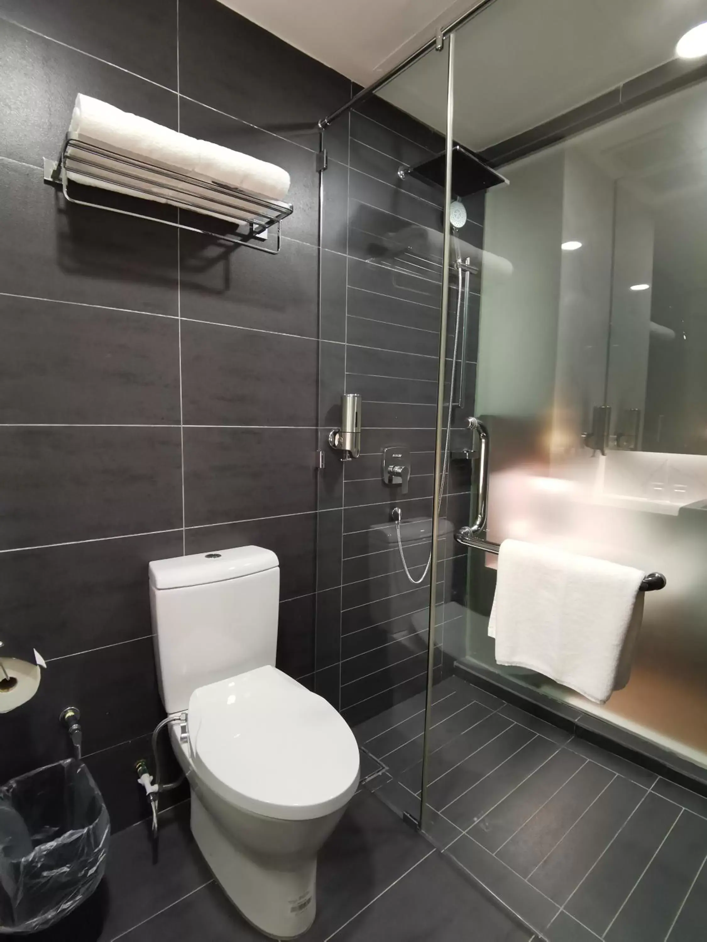 Shower, Bathroom in Otel Hotel Sibu