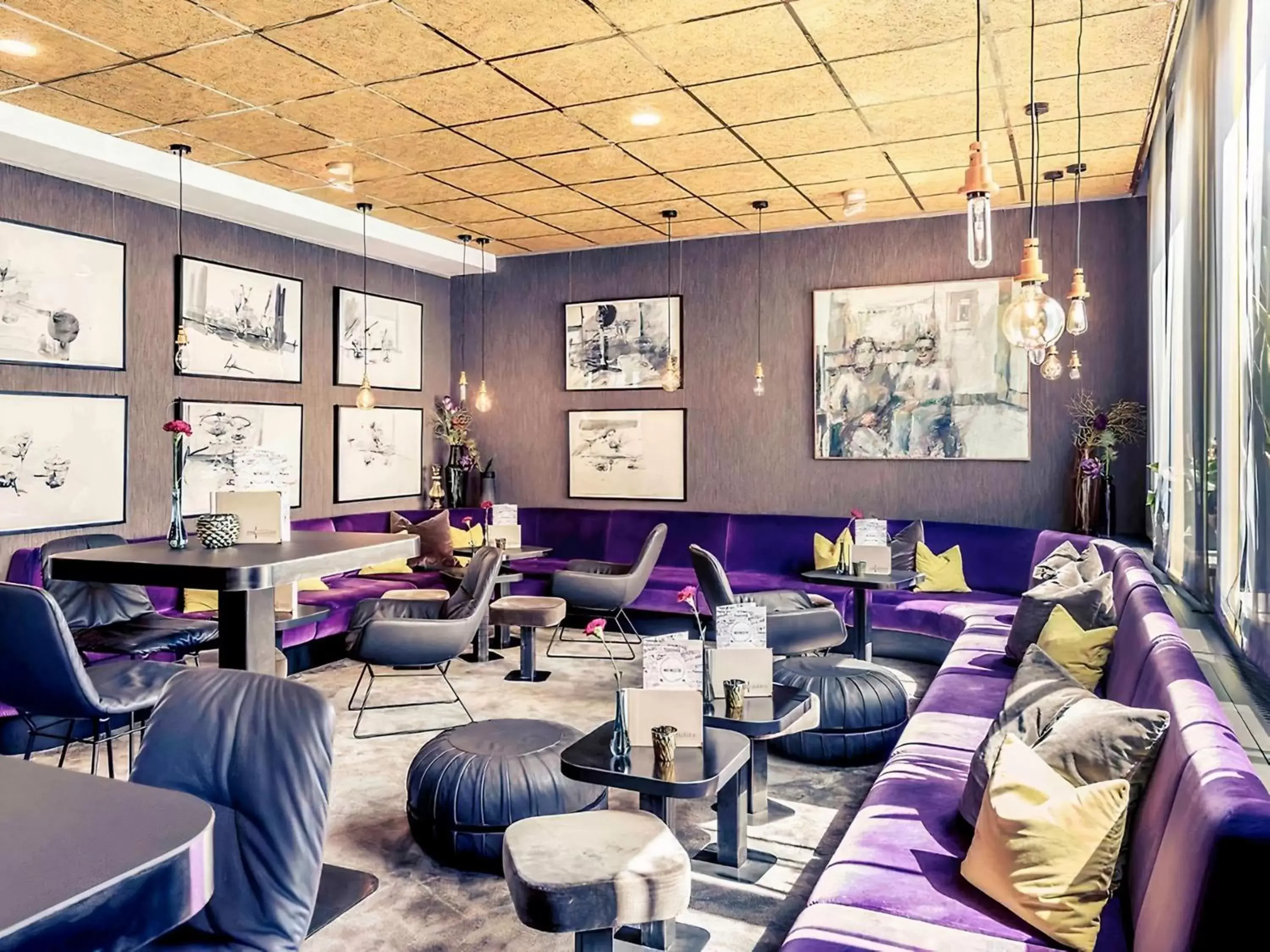 Lounge or bar, Restaurant/Places to Eat in PLAZA INN Regensburg
