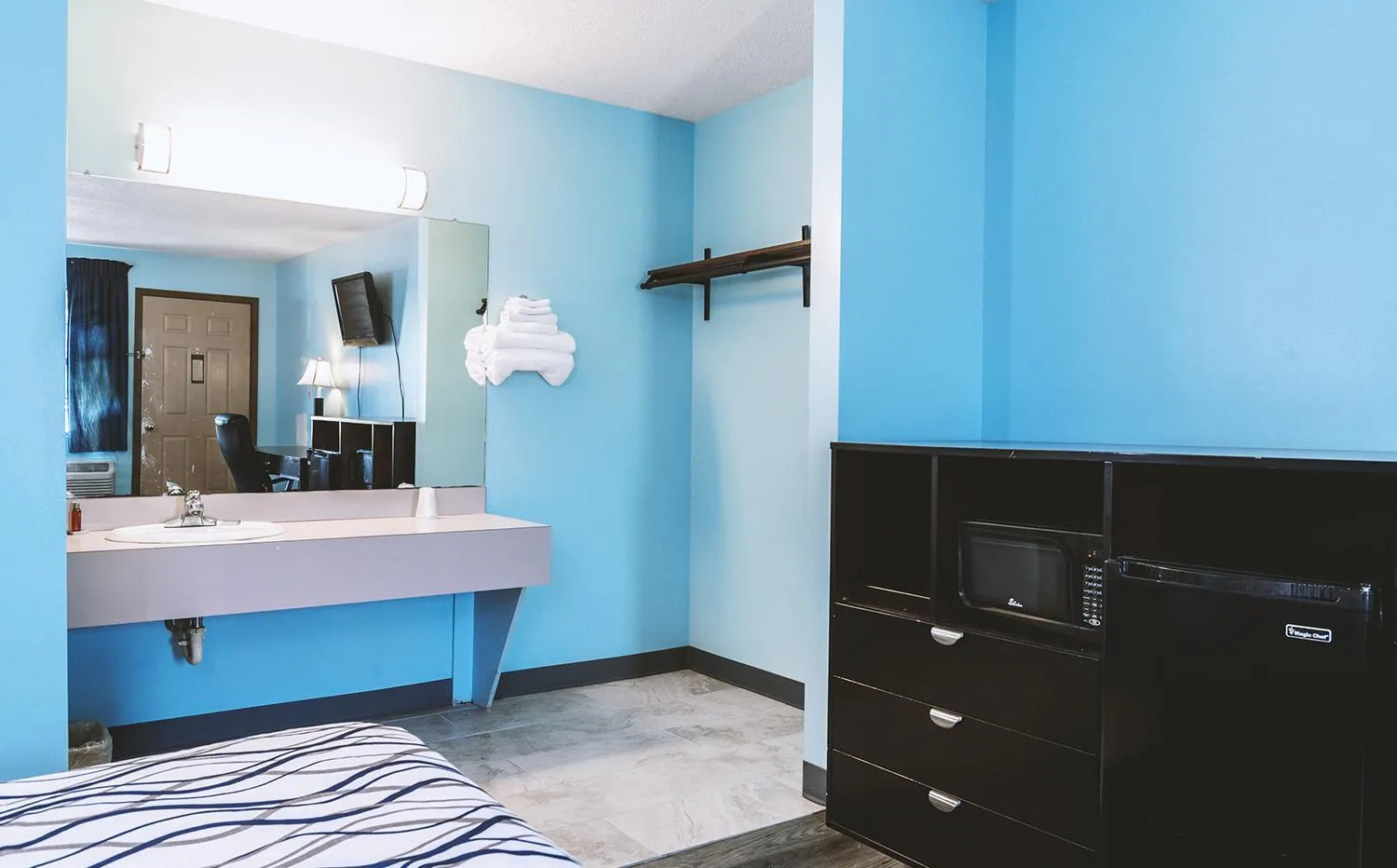 View (from property/room), Bed in Sky-Palace Inn & Suites Wellington