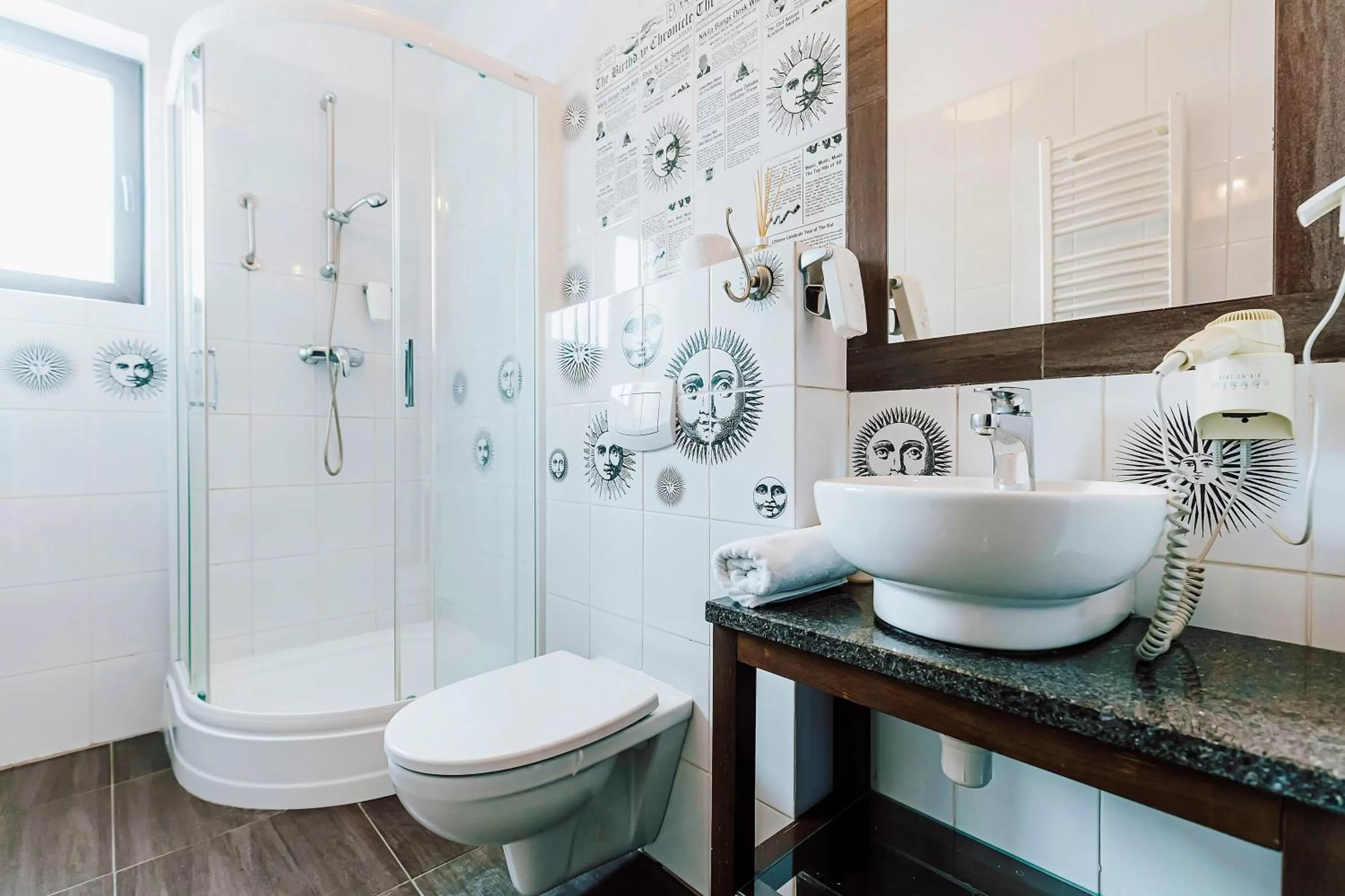 Shower in Hotel Willowa