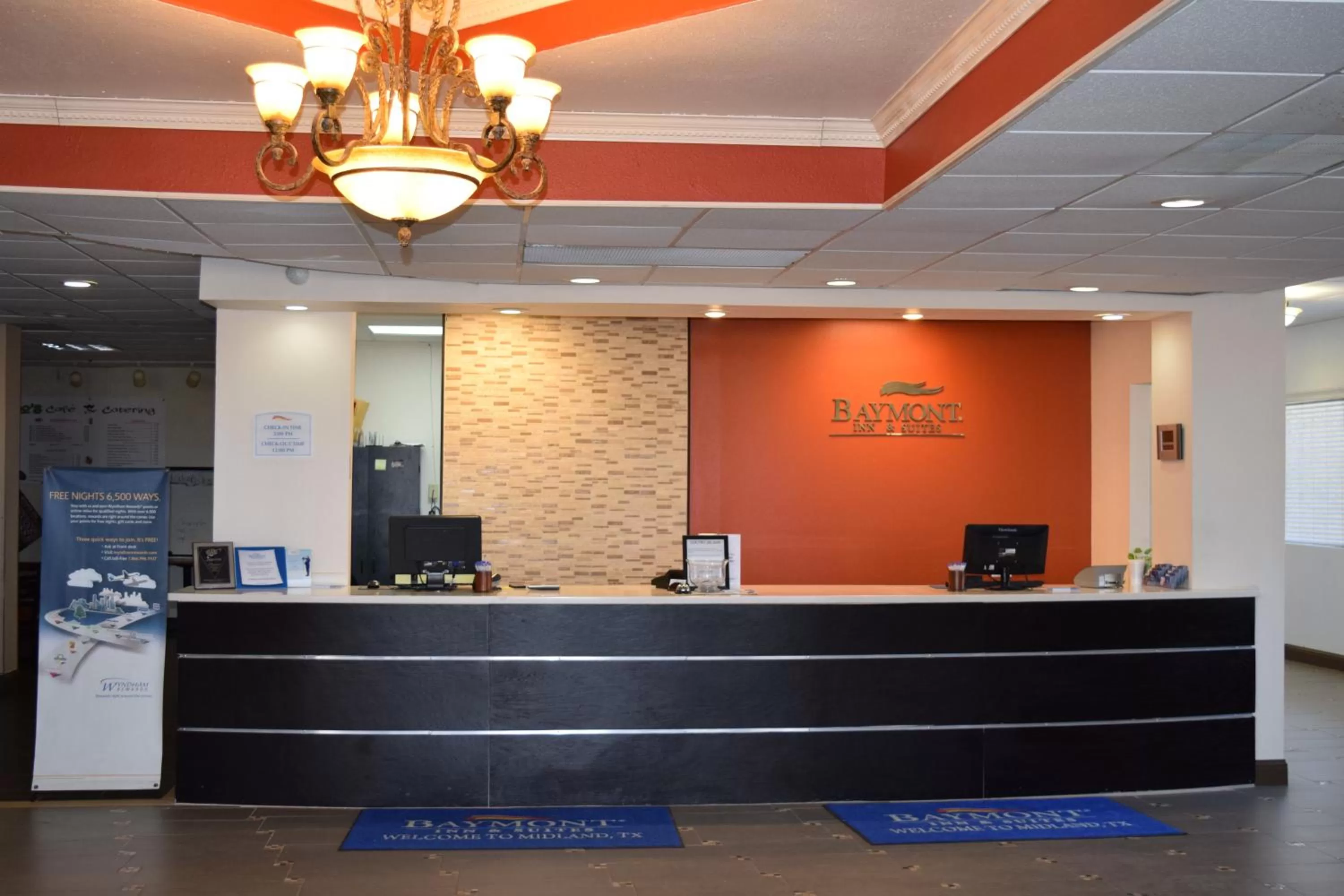 Lobby or reception in Baymont by Wyndham Midland Airport