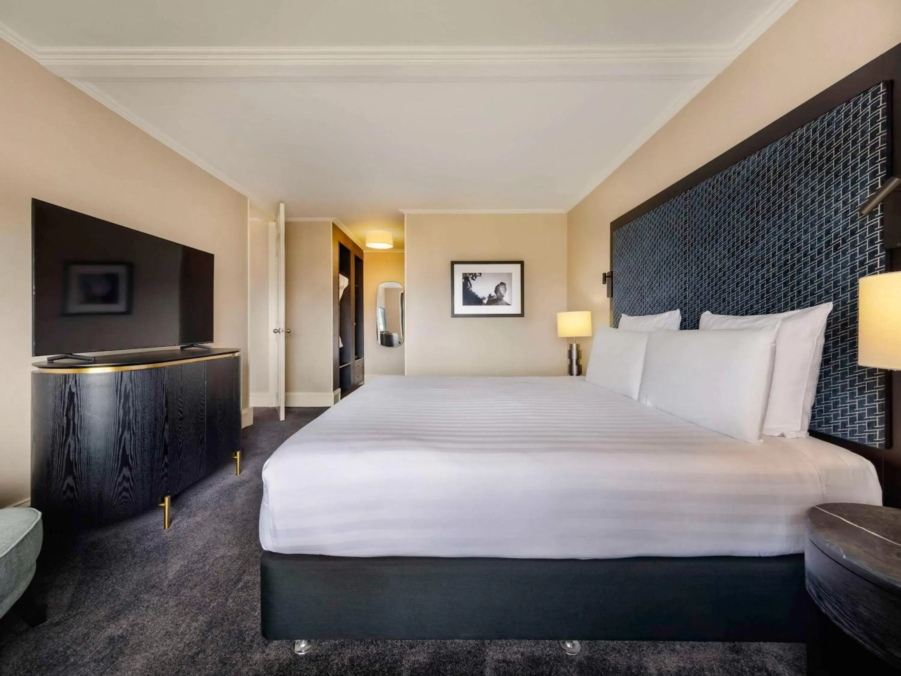 Photo of the whole room, Bed in Pullman Auckland Hotel & Apartments