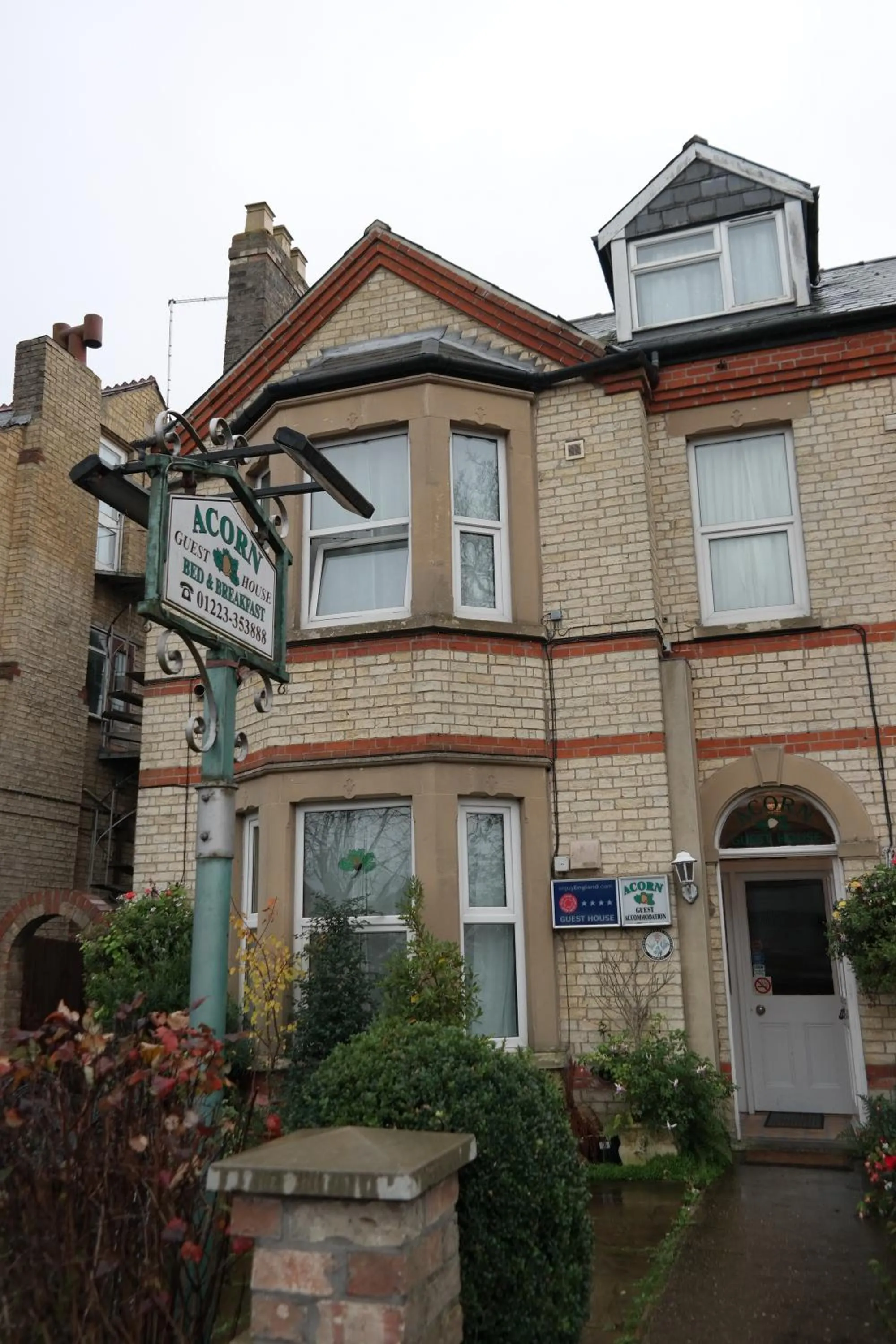Facade/entrance in Acorn Guest House