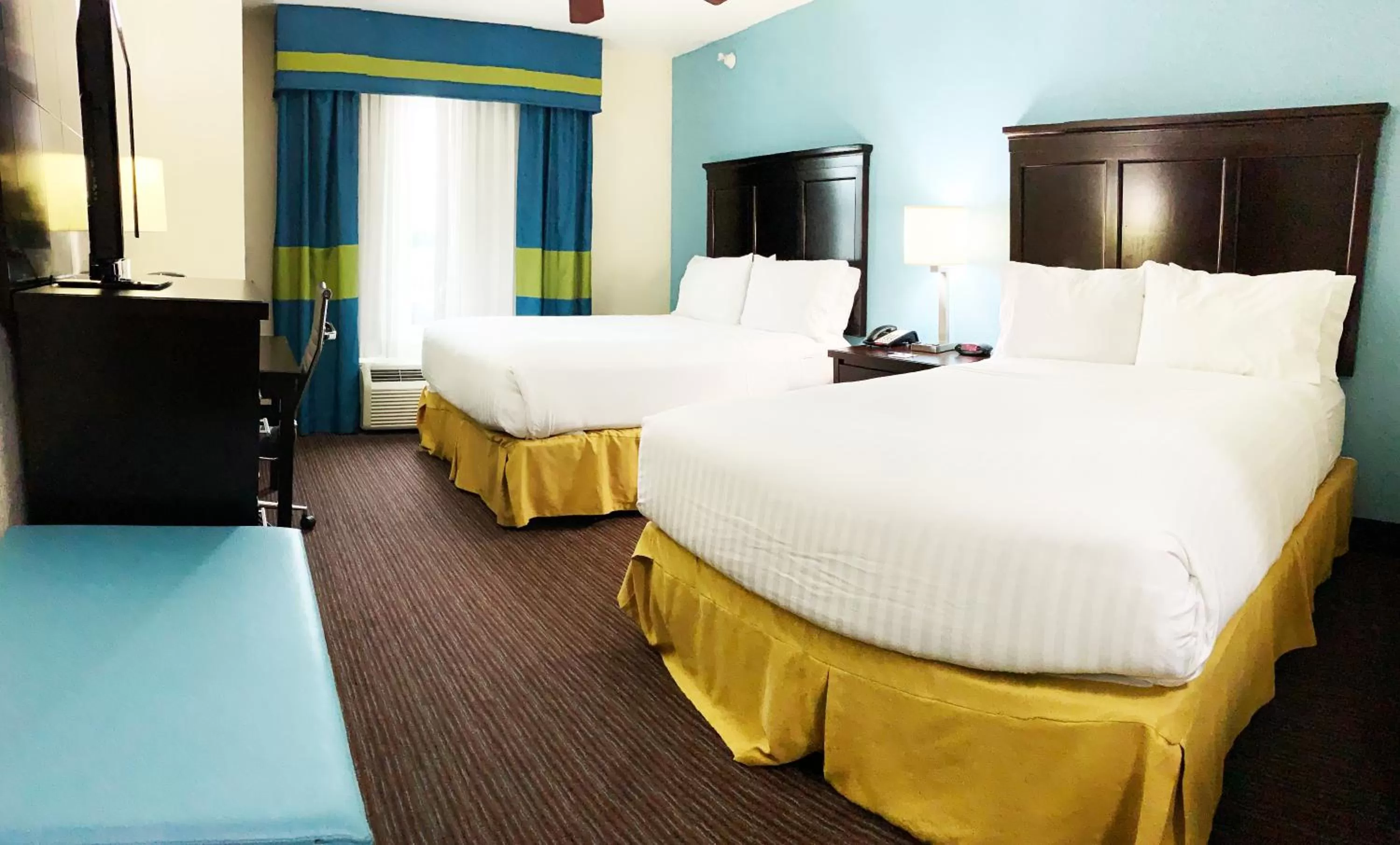 Queen Room with Two Queen Beds - Disability Access in Holiday Inn Express Hotel & Suites Gainesville, an IHG Hotel