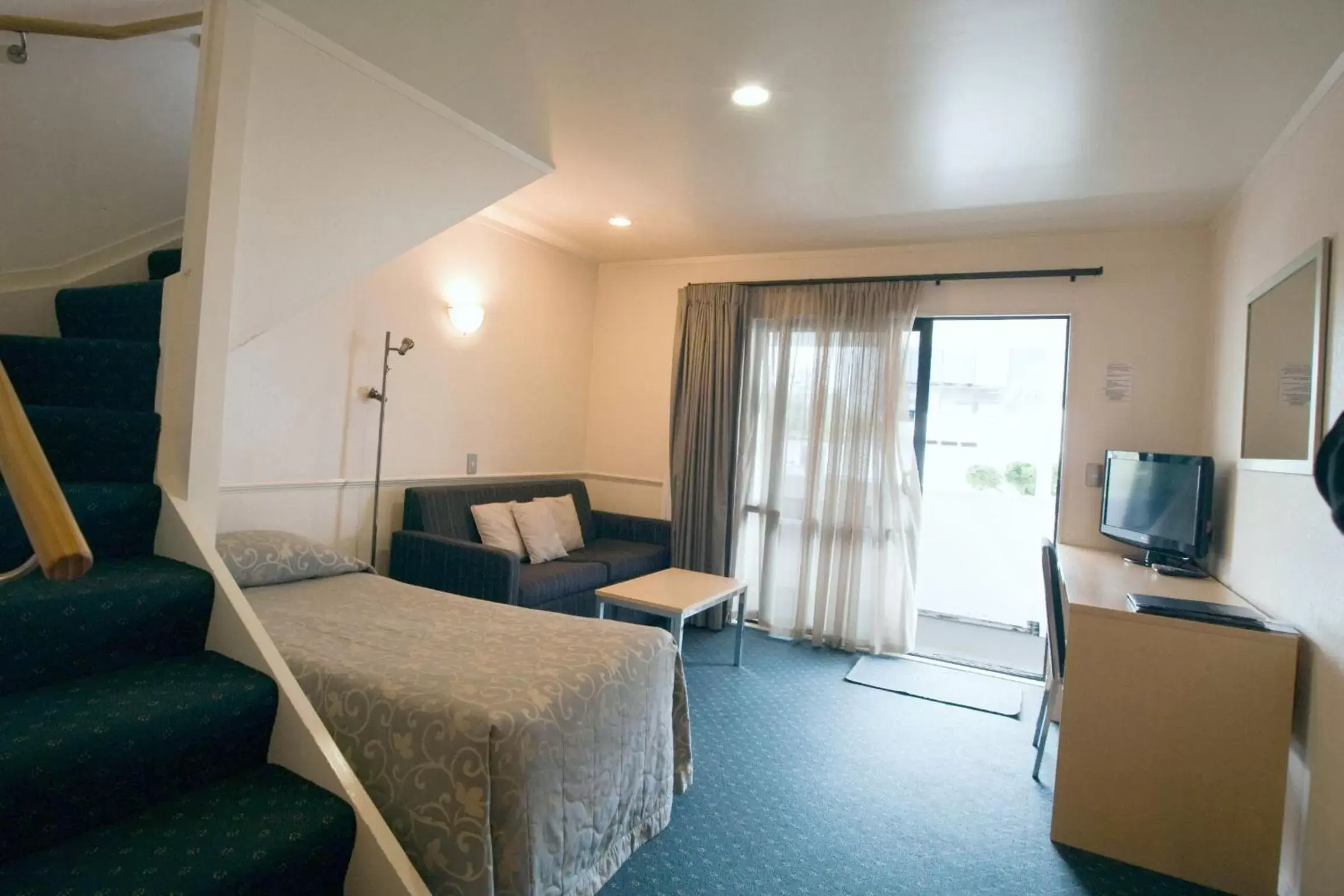 Photo of the whole room, TV/Entertainment Center in Manukau Motor Lodge