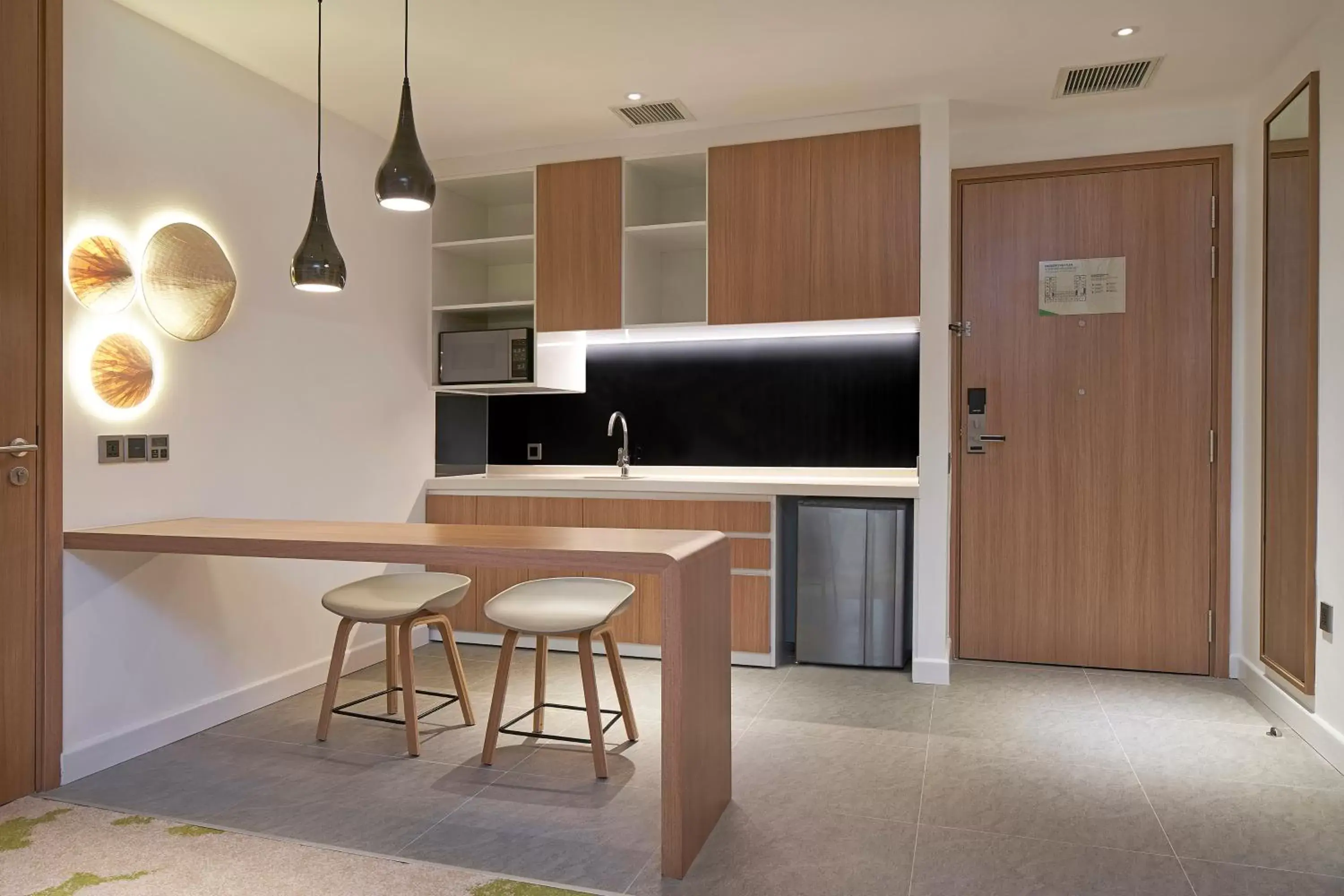 Kitchen or kitchenette, TV/Entertainment Center in Holiday Inn & Suites Saigon Airport, an IHG Hotel