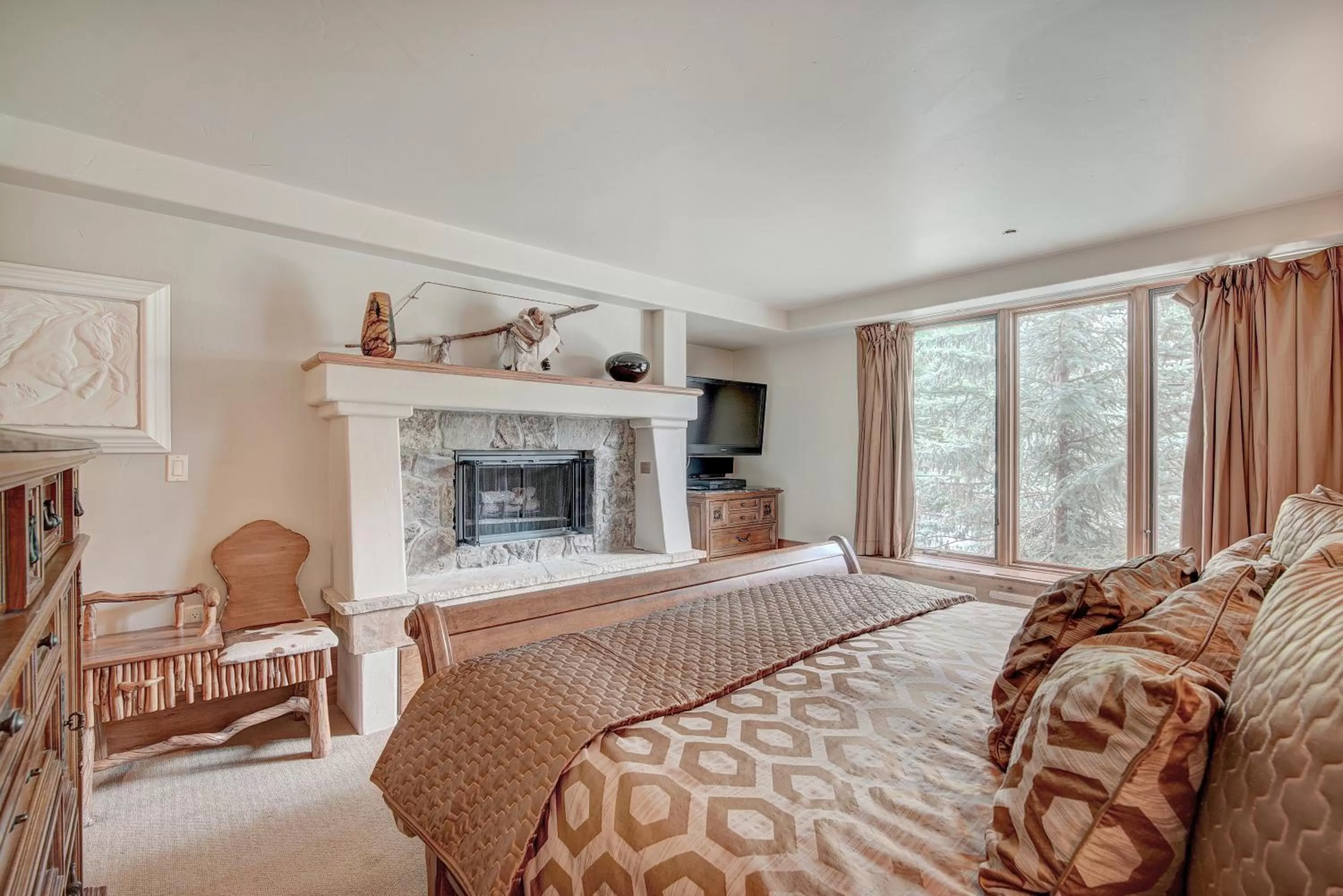 Bed in The Pines Lodge, a RockResort