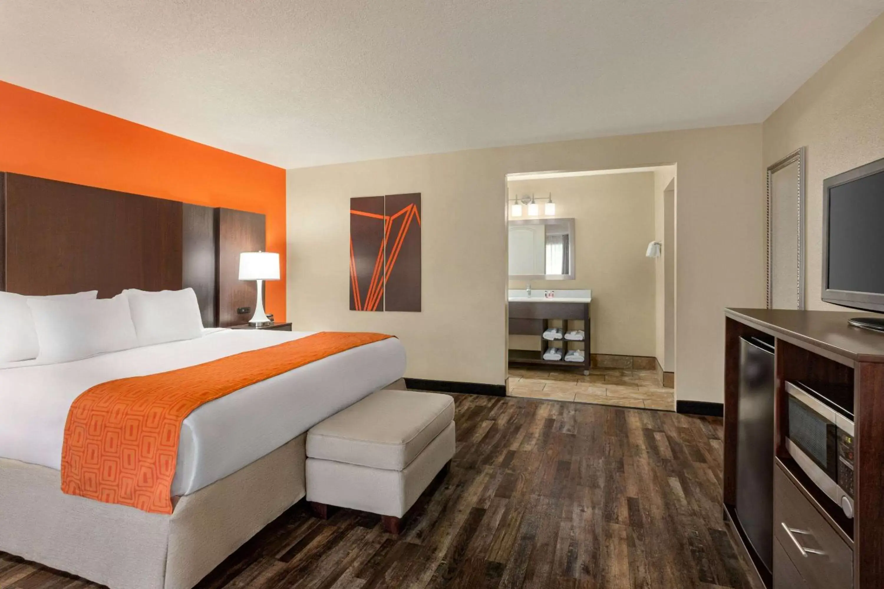 Bed in Howard Johnson by Wyndham Pigeon Forge