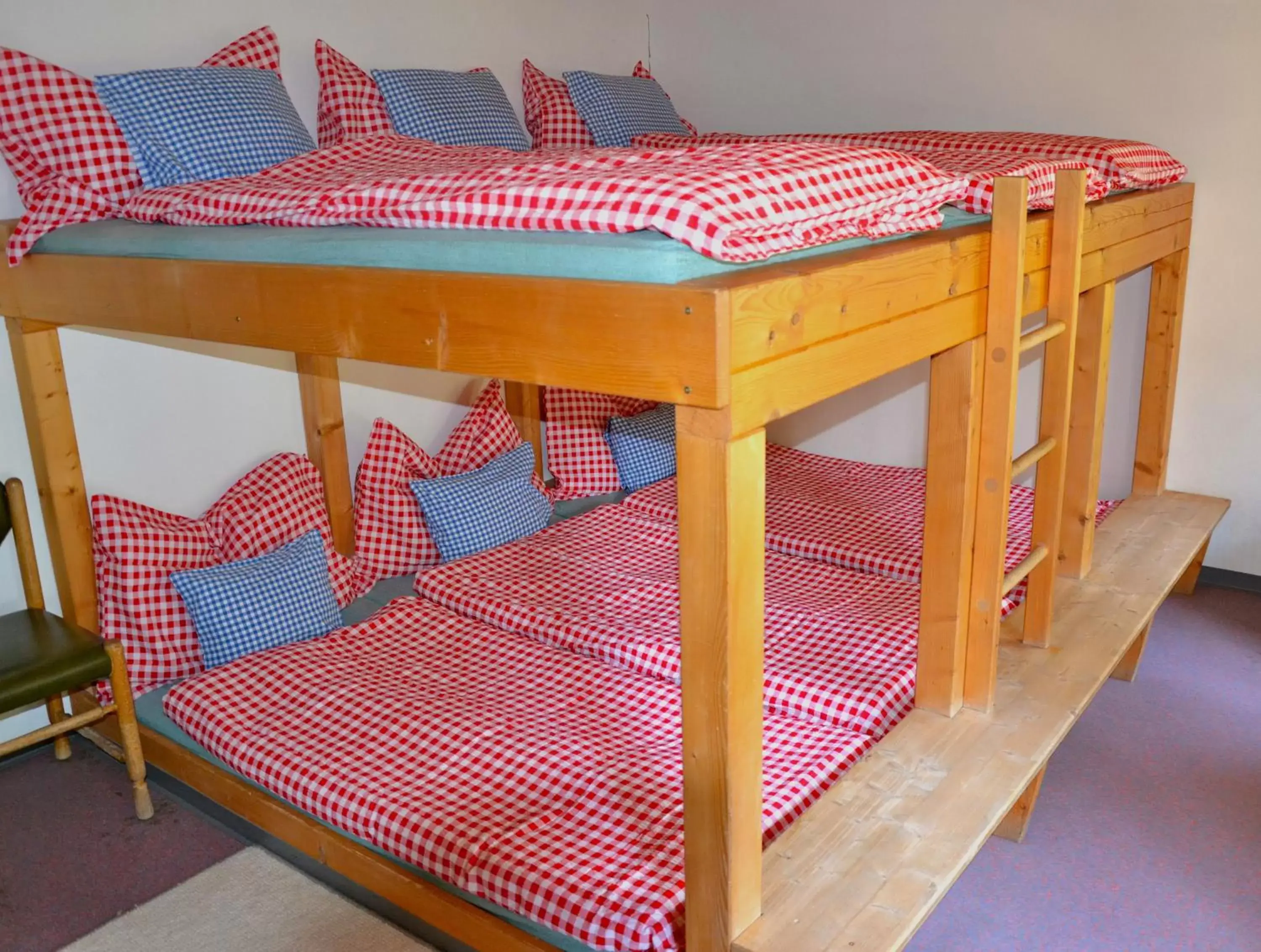 Bed, Bunk Bed in Hotel Roseg-Gletscher