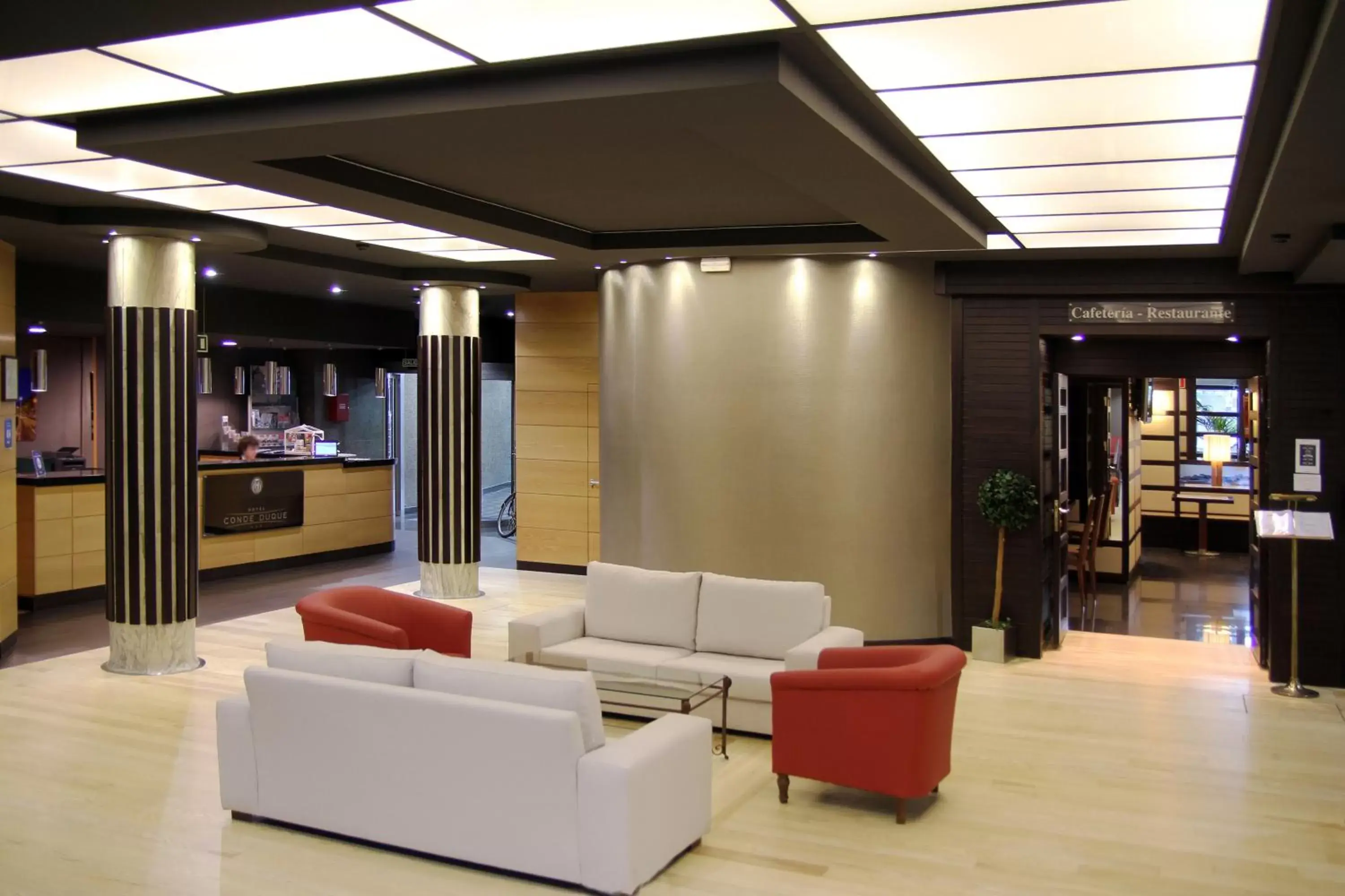 Communal lounge/ TV room, Lobby/Reception in Hotel Conde Duque Bilbao