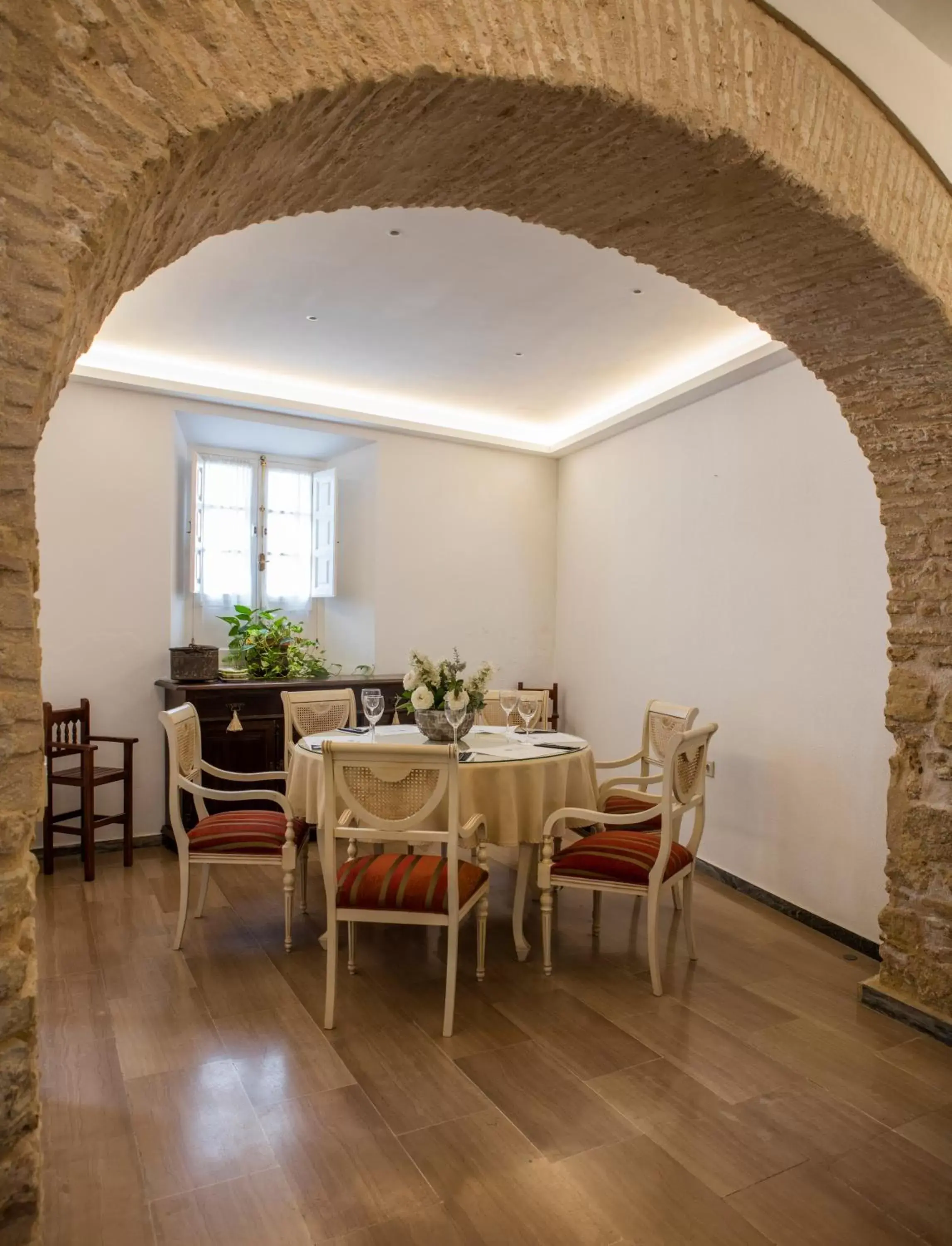 Dining area, Restaurant/Places to Eat in Tugasa Medina Sidonia