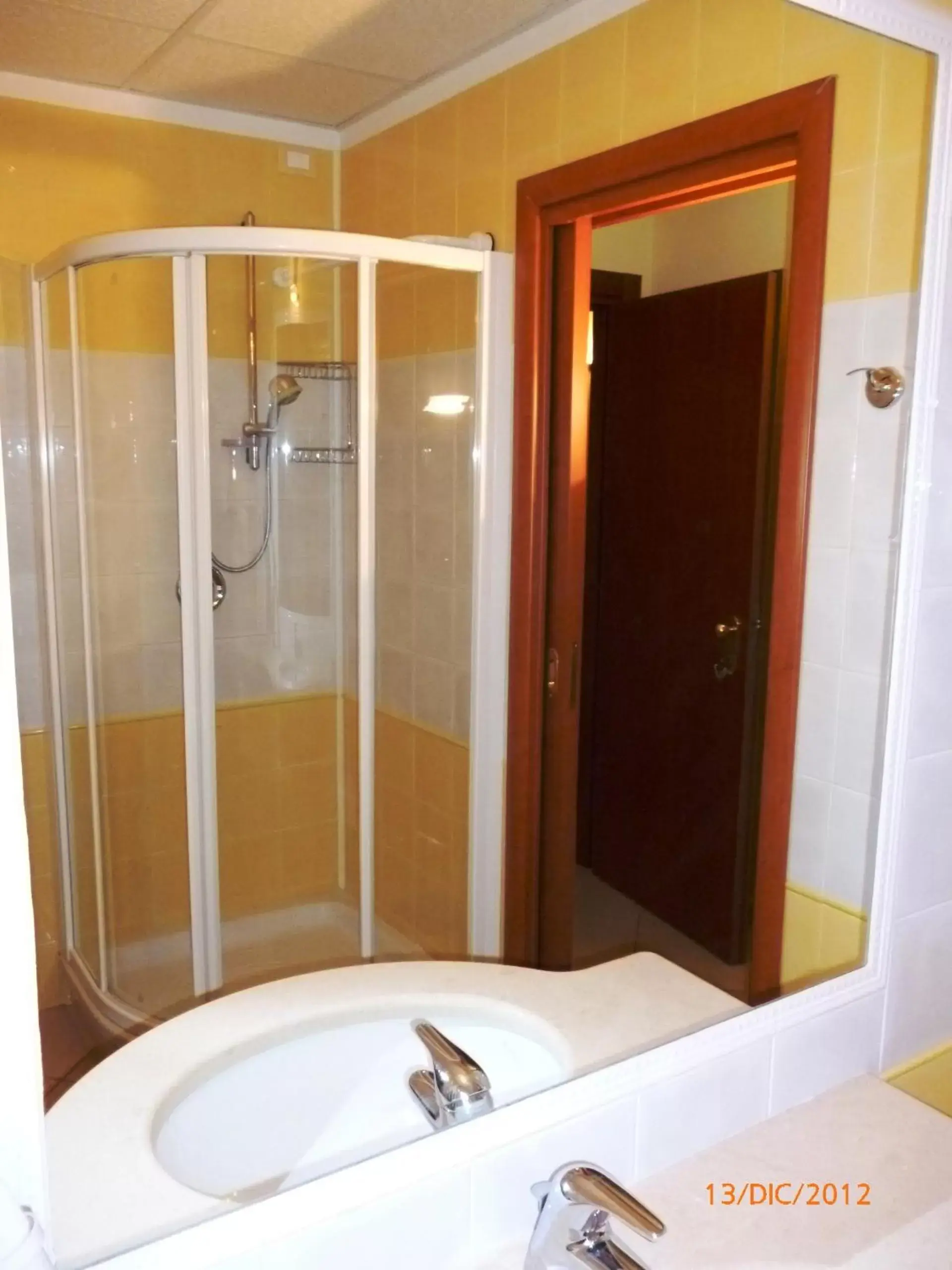 Shower, Bathroom in Hotel Marinella