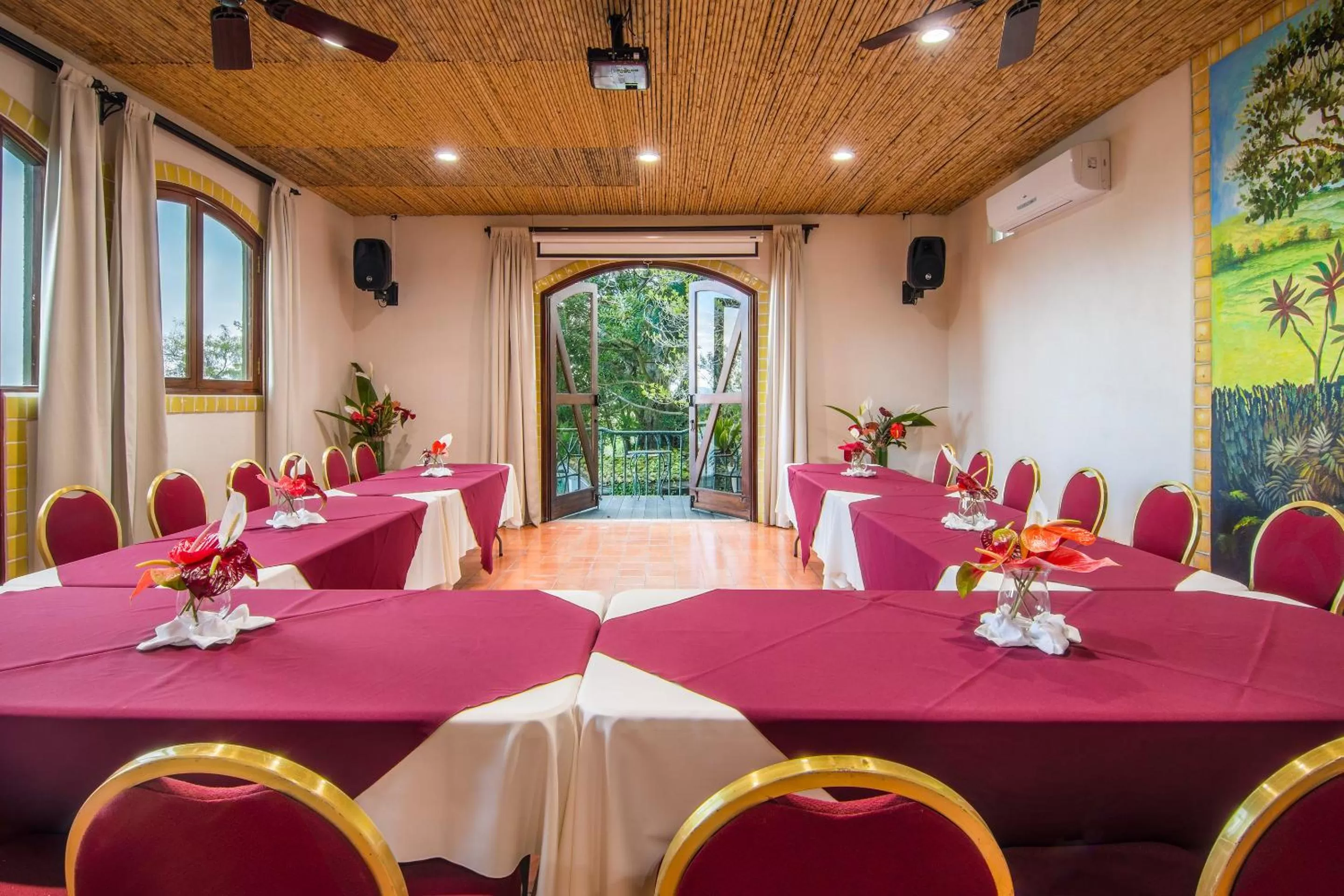 Business facilities in Finca Rosa Blanca Coffee Farm and Inn