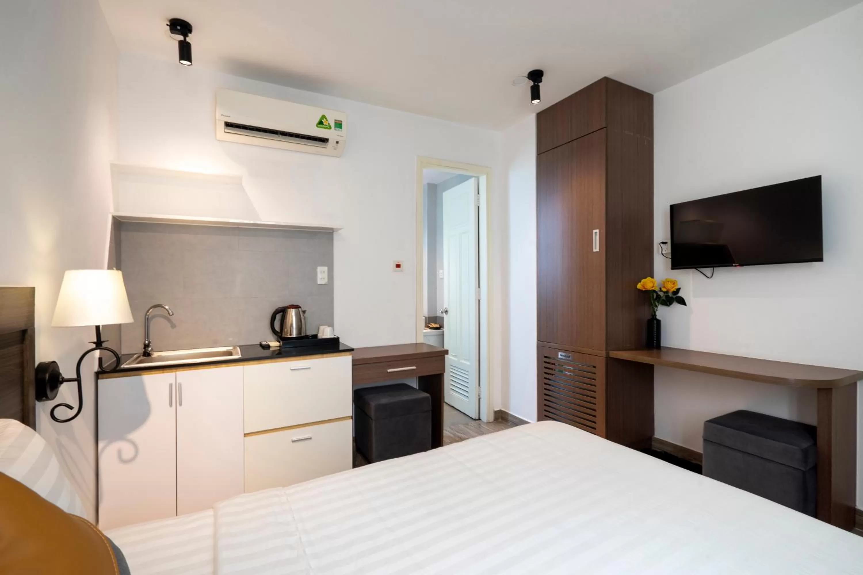 Bed in La Airport Tan Binh Hotel