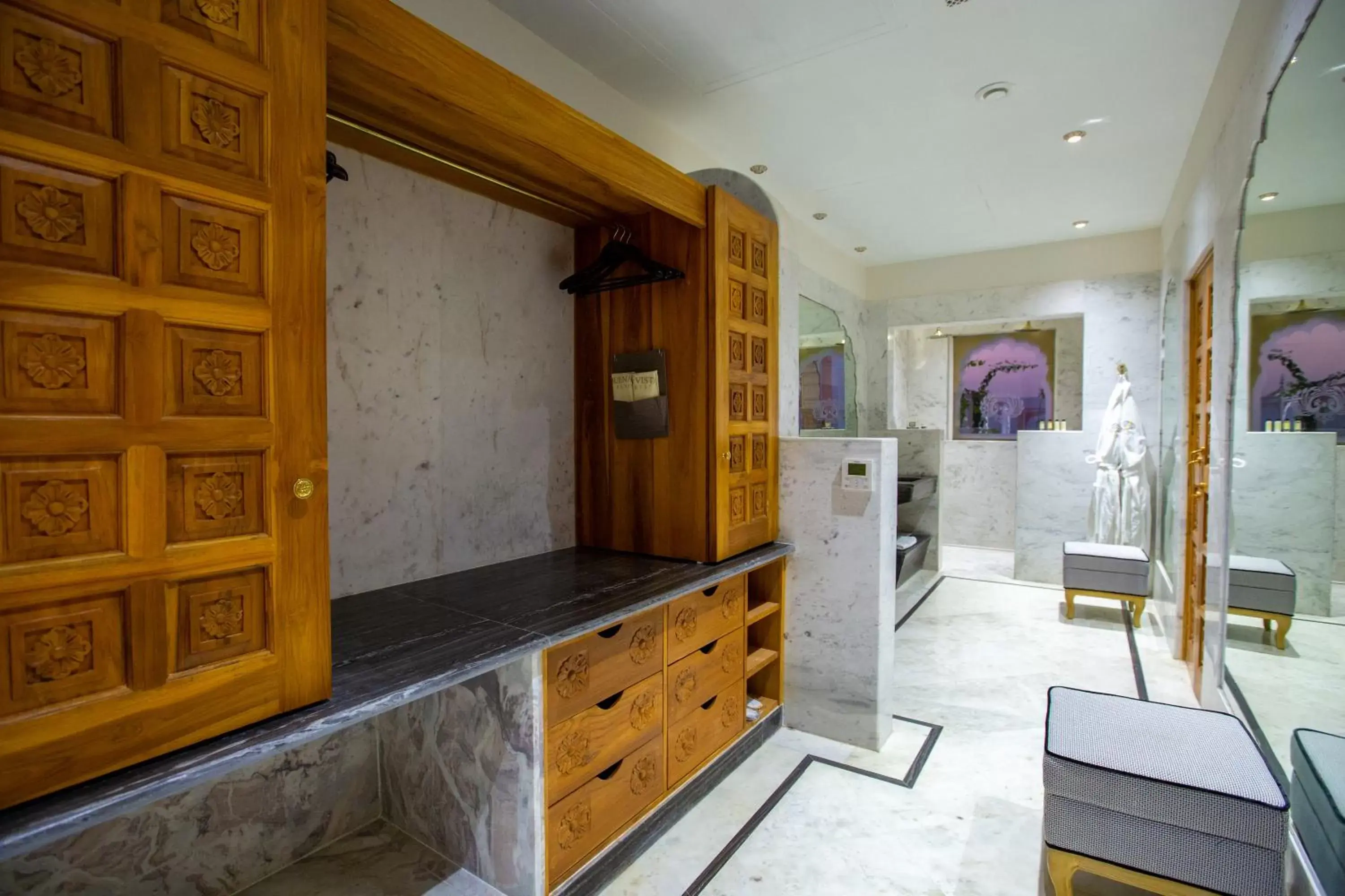Shower, Kitchen/Kitchenette in Buena Vista Luxury Garden Spa Resort