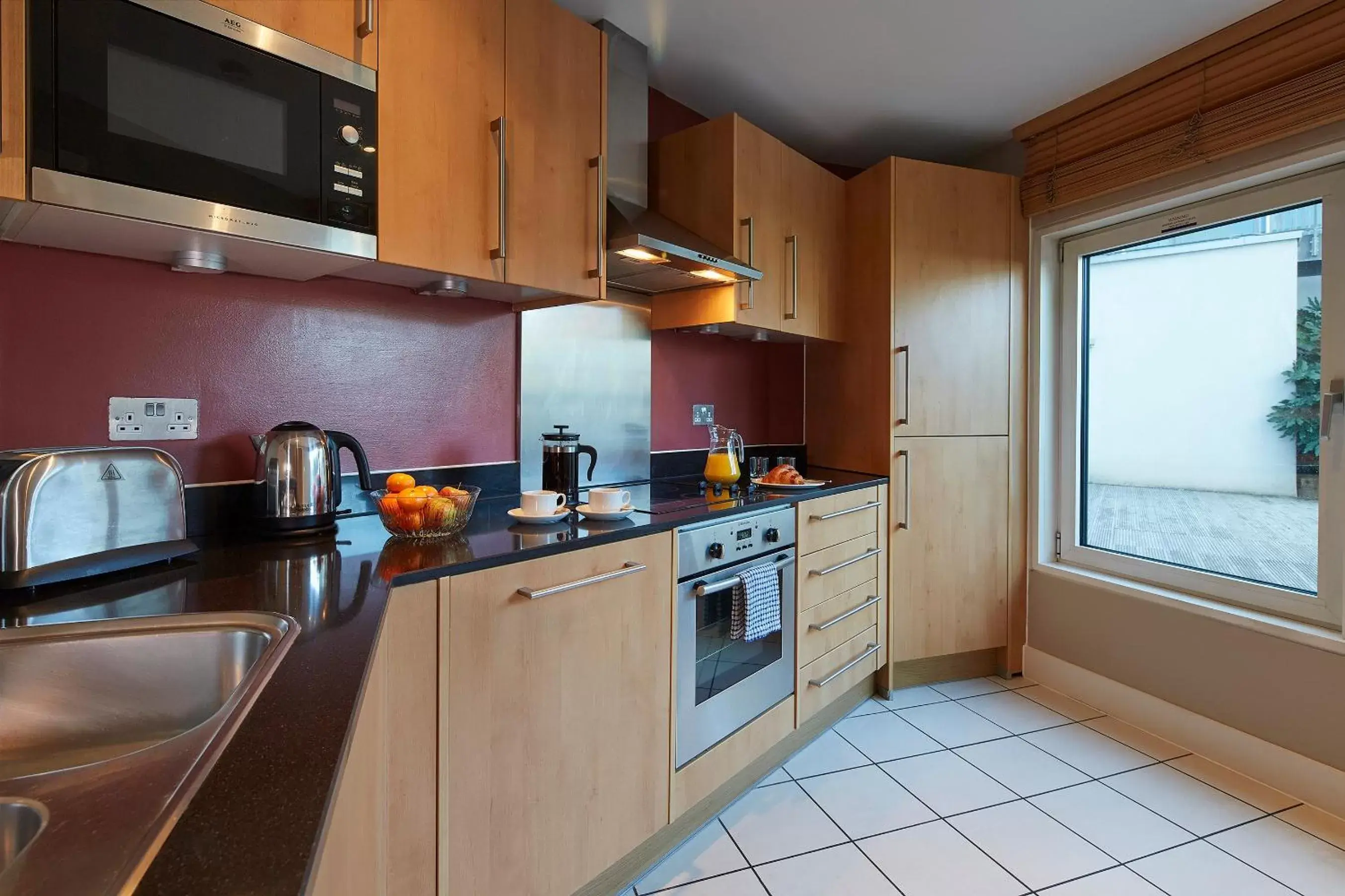 Kitchen or kitchenette, Kitchen/Kitchenette in Marlin Apartments London Bridge - Empire Square