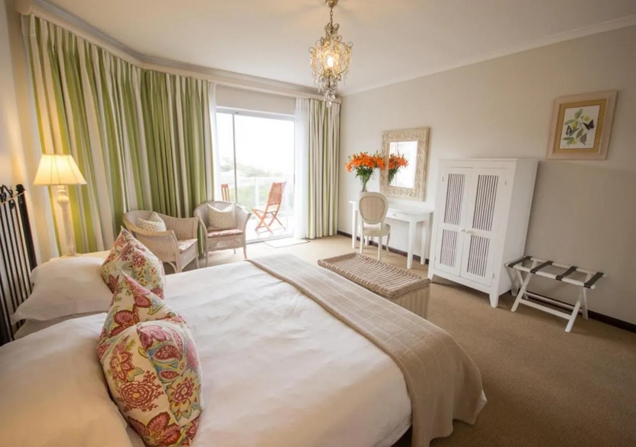 Sea view, Bed in Headlands House Guest Lodge