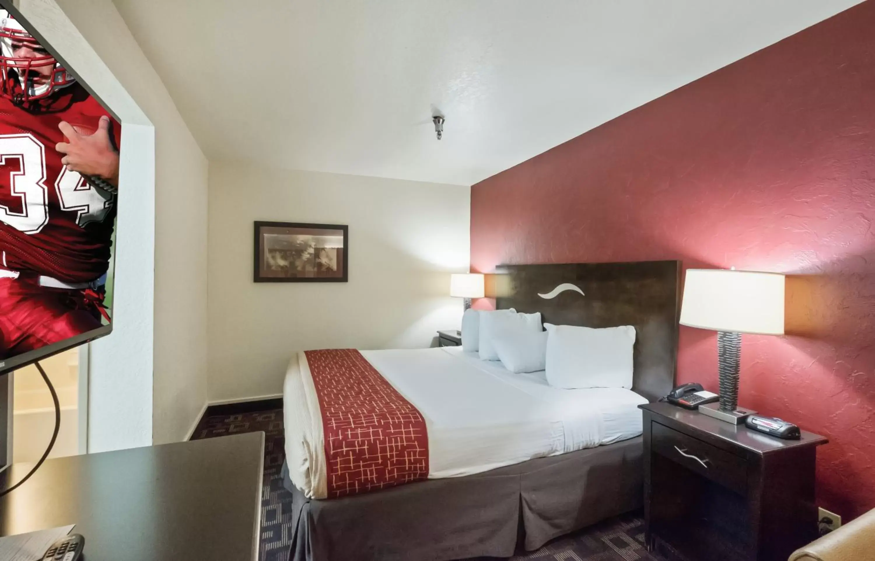 Bedroom, Bed in Red Roof Inn Oklahoma Airport I 40 W Fairgrounds