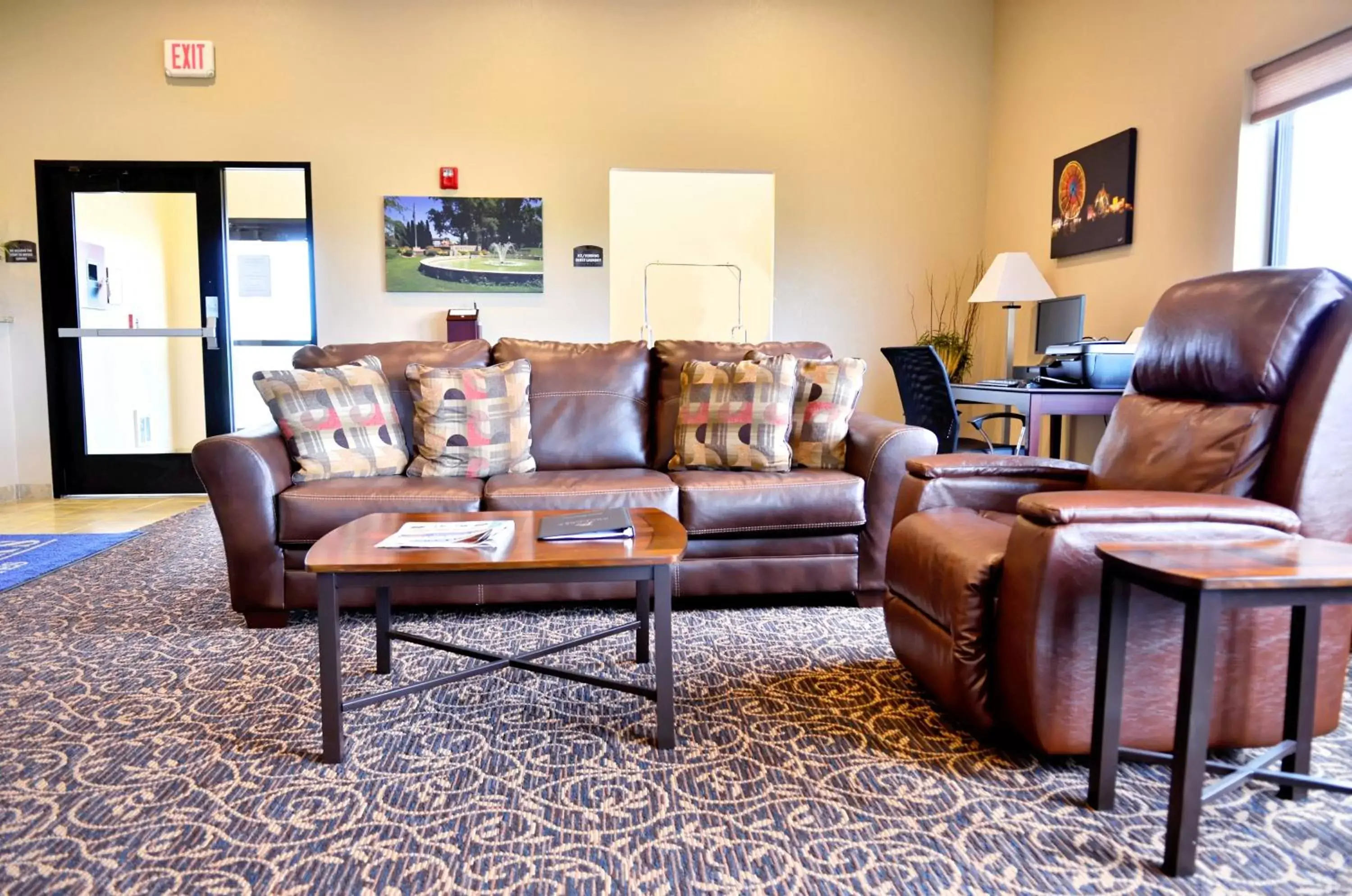 Lobby or reception, Seating Area in Cobblestone Inn & Suites - Monticello