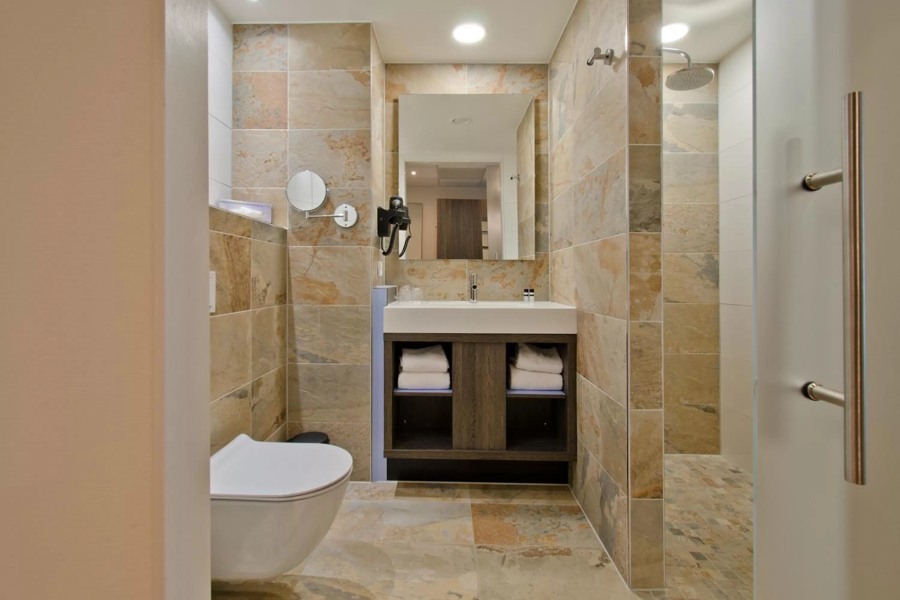 Shower in Hotel Roermond