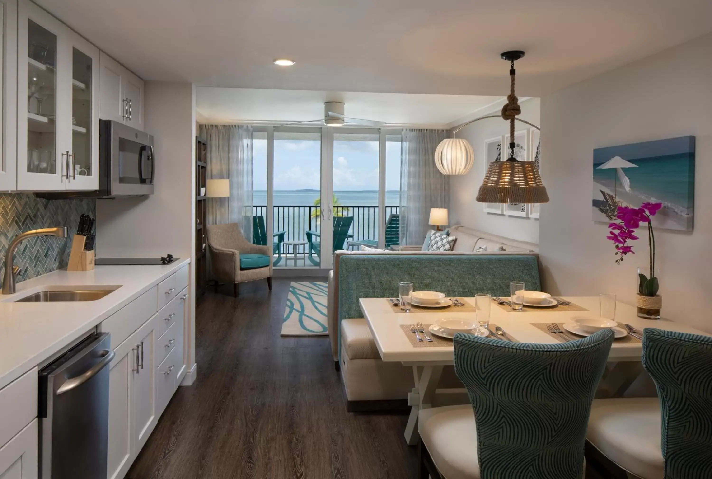 Kitchen or kitchenette, Dining Area in The Laureate Key West