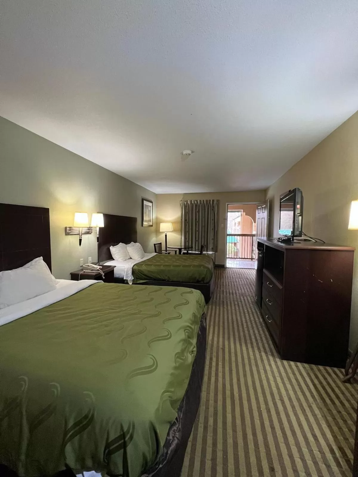 Bed in Quality Inn Mt Pleasant