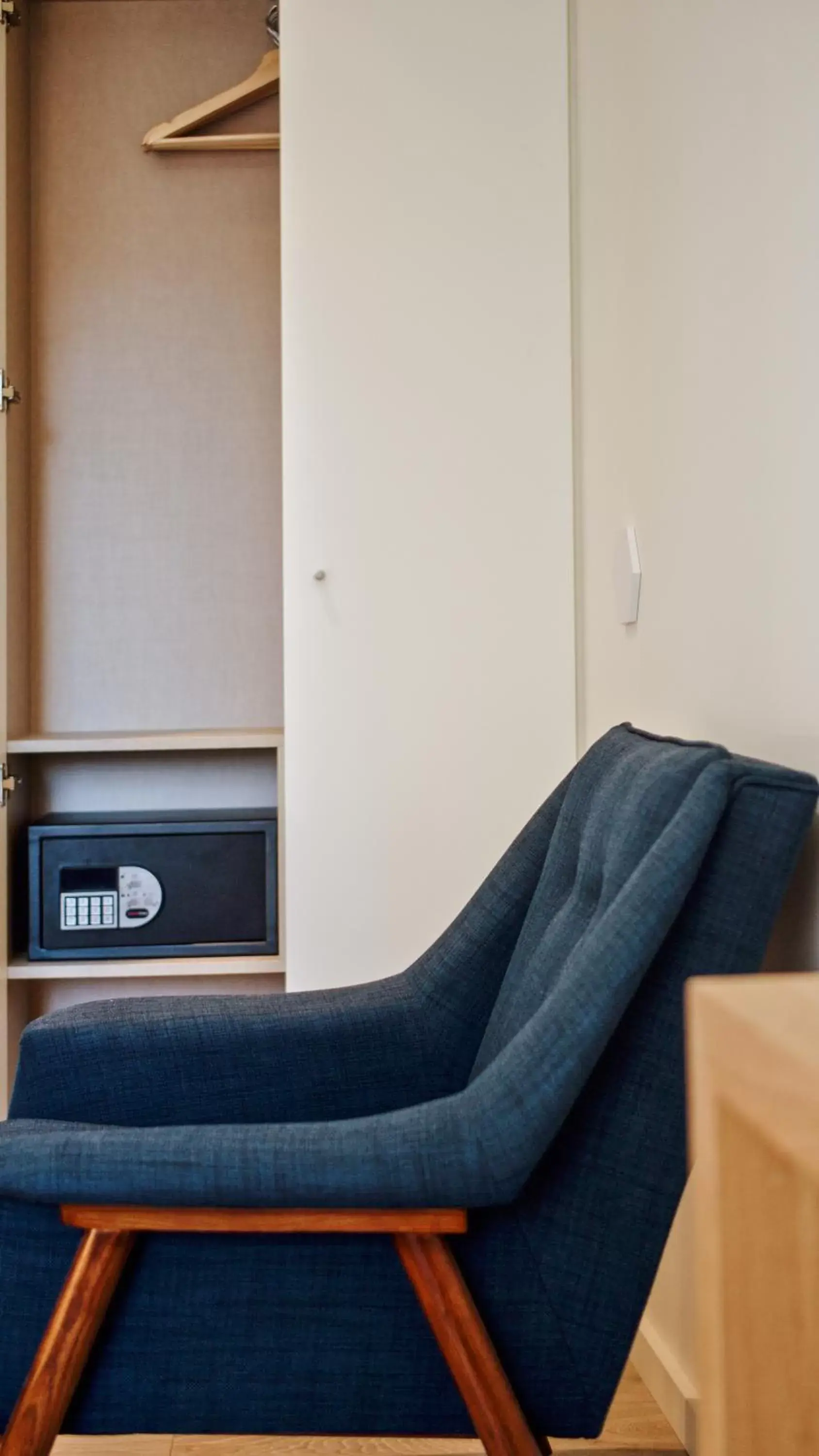 Bedroom, Seating Area in Hotel Spot Family Suites