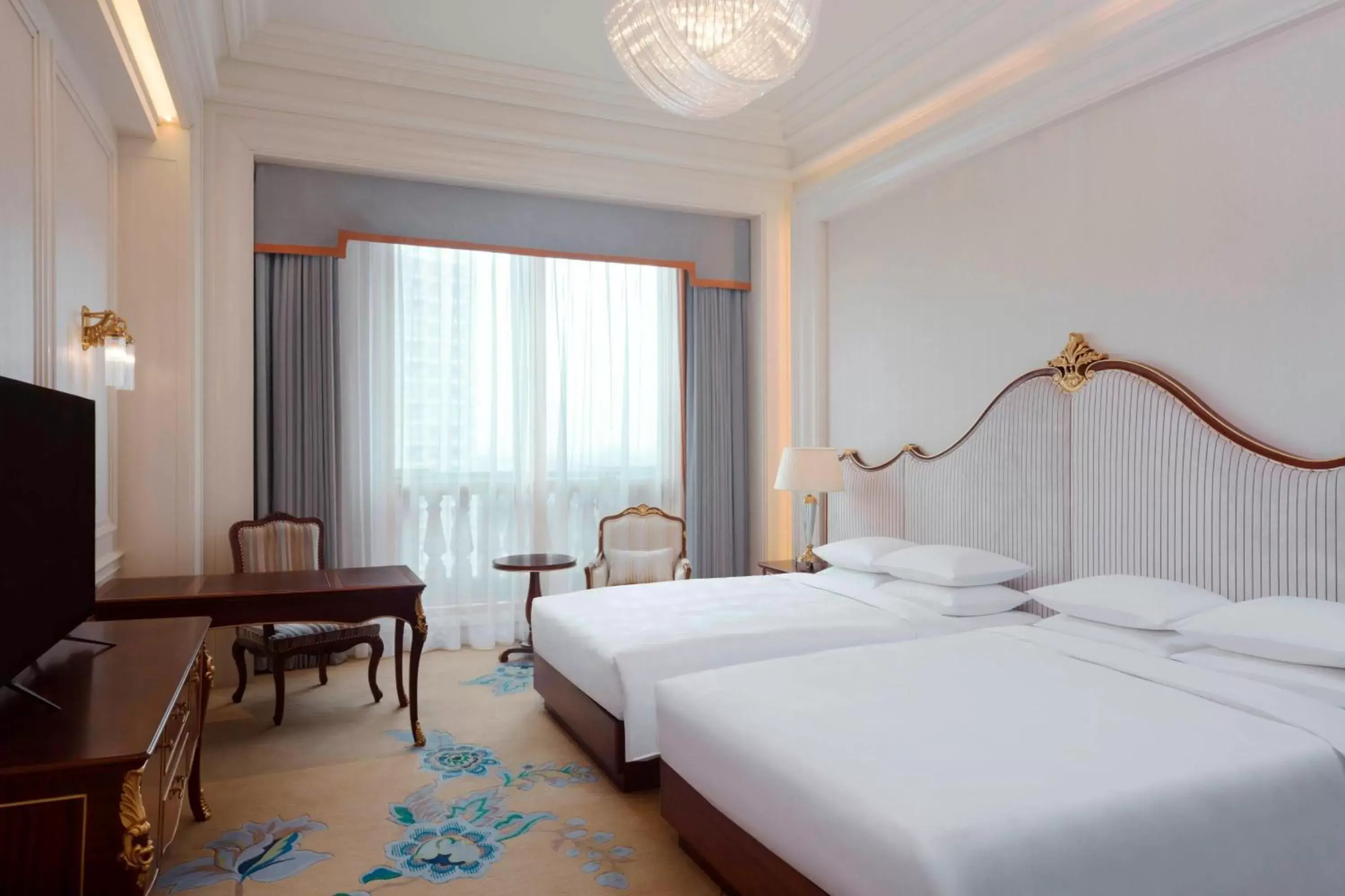 Photo of the whole room, Bed in Delta Hotels by Marriott Shanghai Baoshan