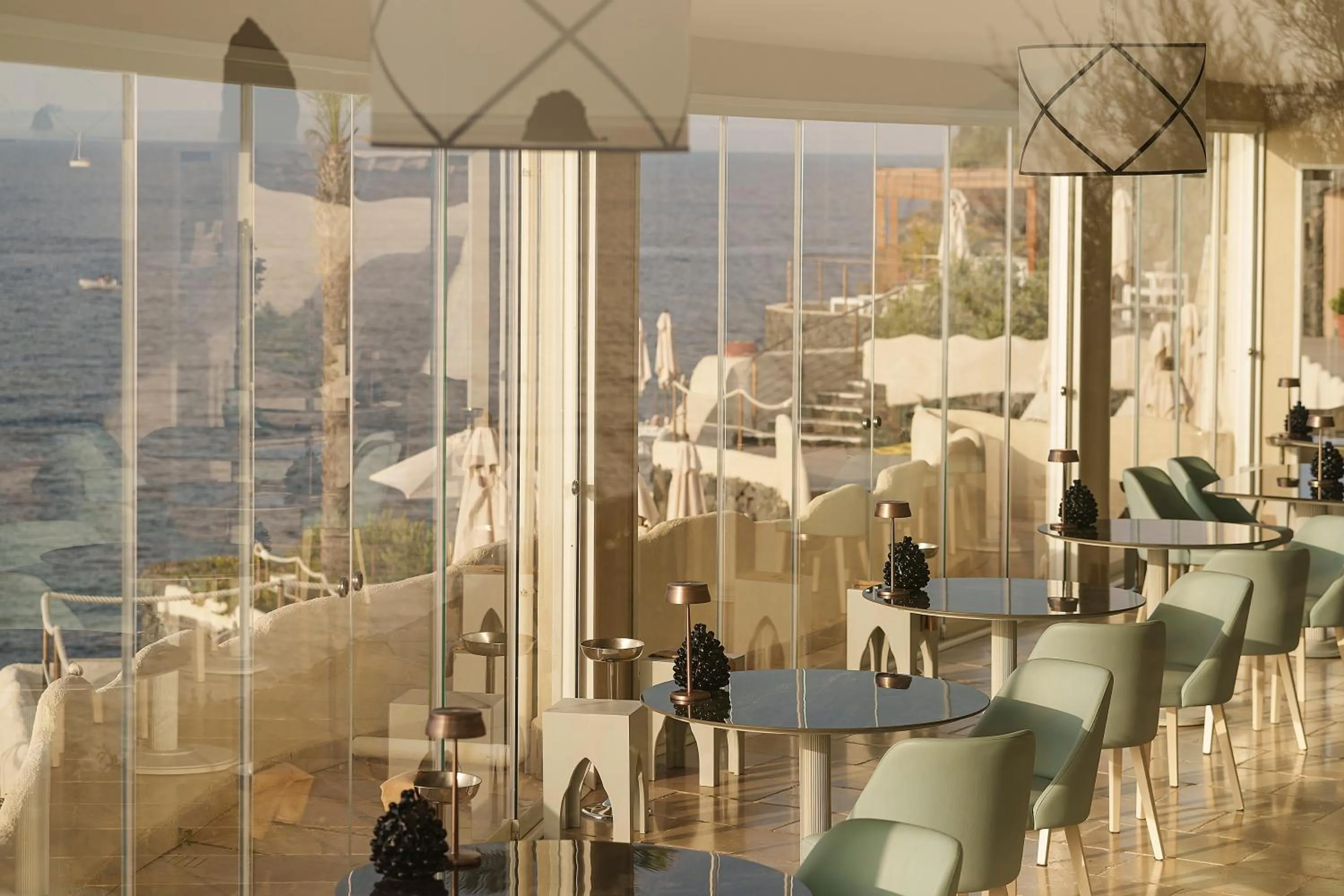 Restaurant/places to eat in Therasia Resort Sea and SPA - The Leading Hotels of the World