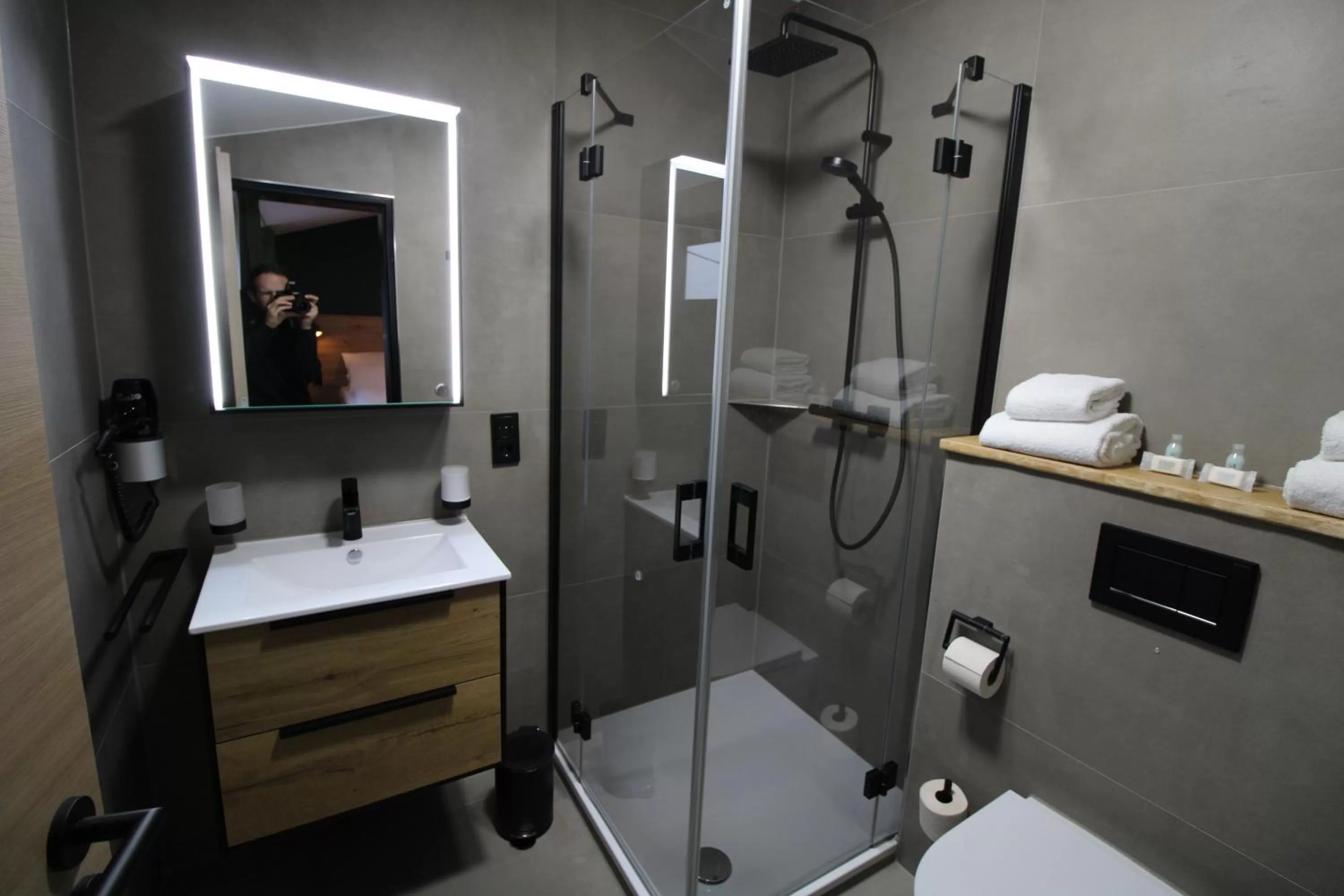 Shower in DER Hirsch Hotel