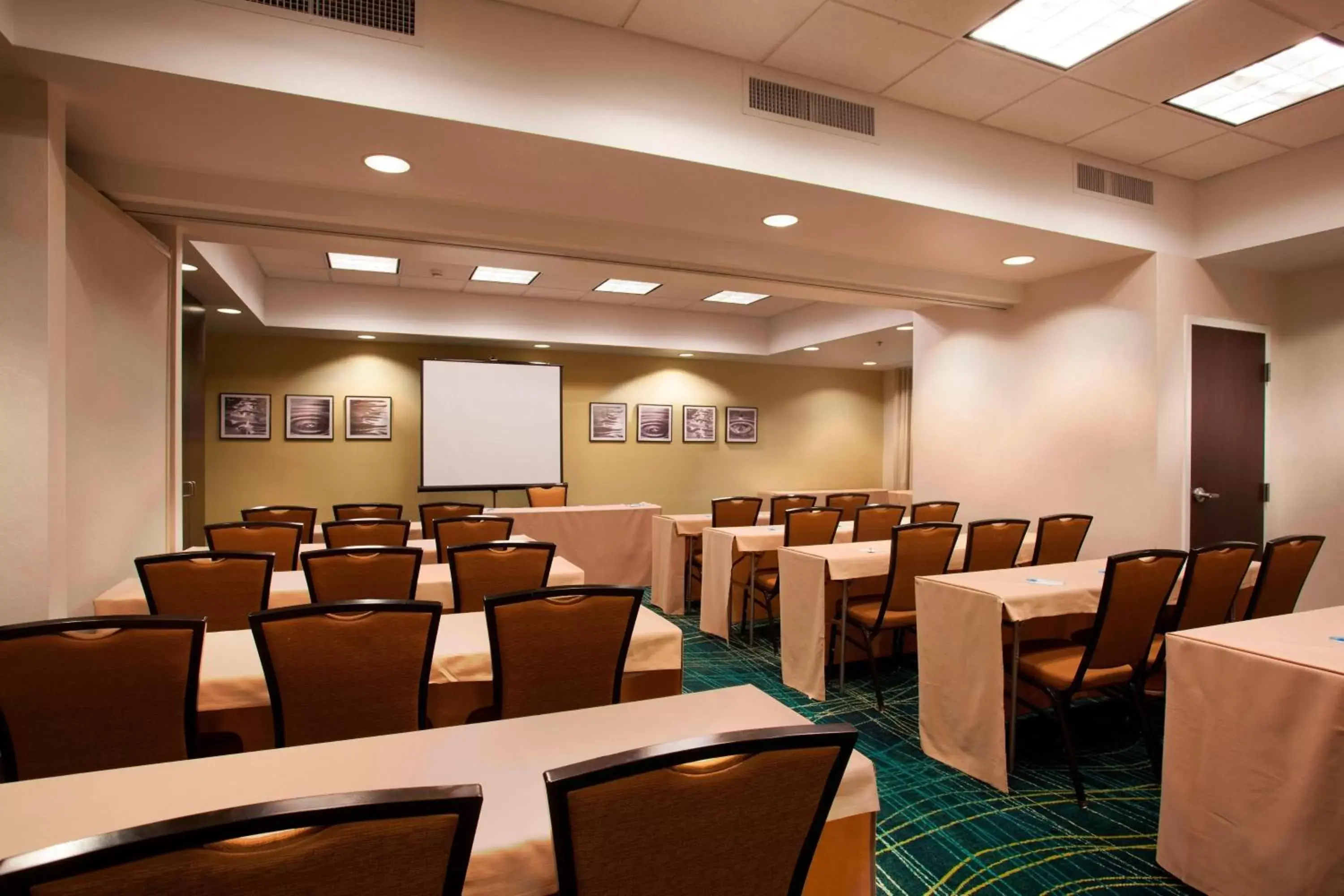 Meeting/conference room in SpringHill Suites Phoenix Tempe Airport