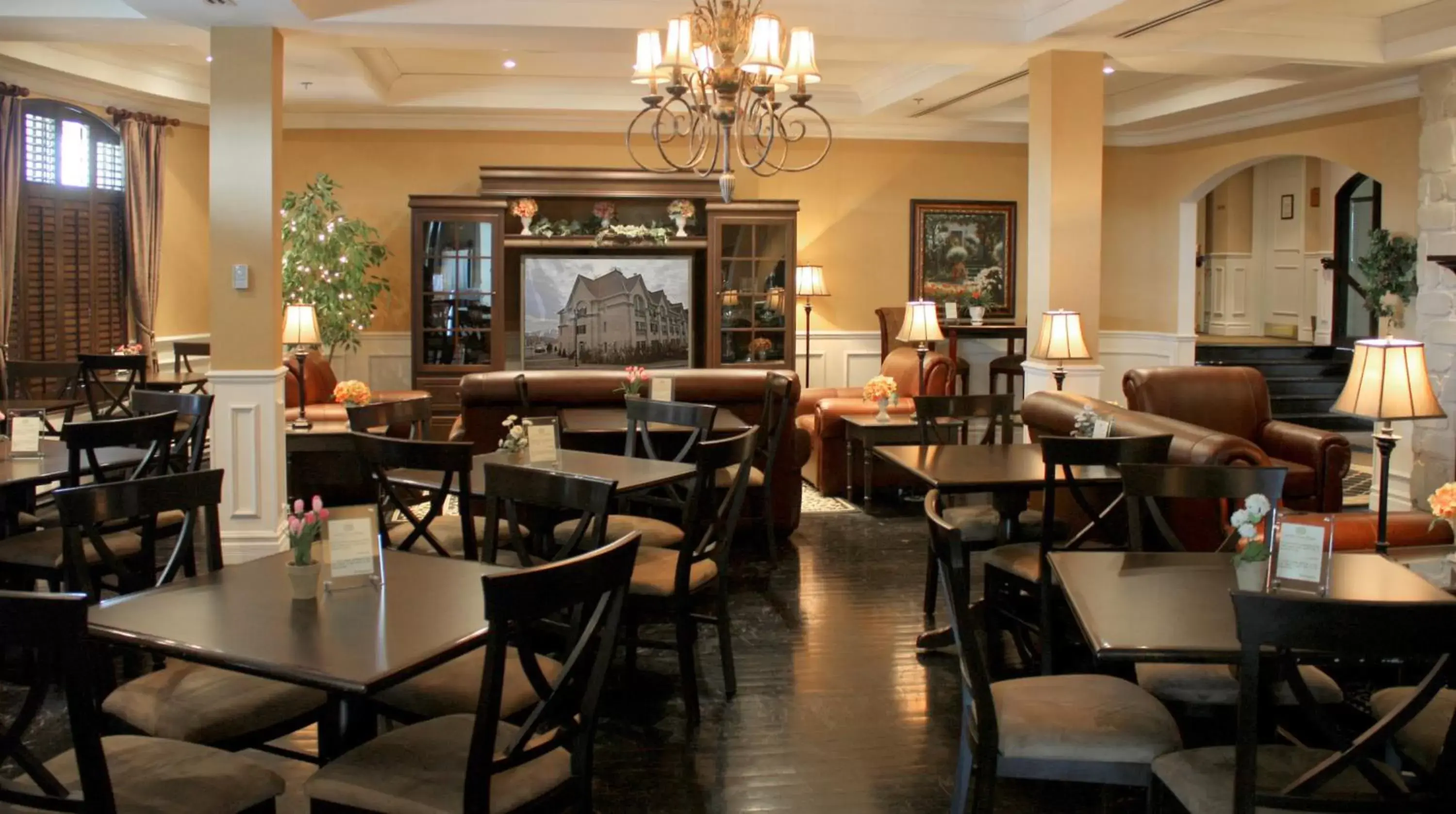 Seating area, Restaurant/Places to Eat in Hotel Vallea Bromont
