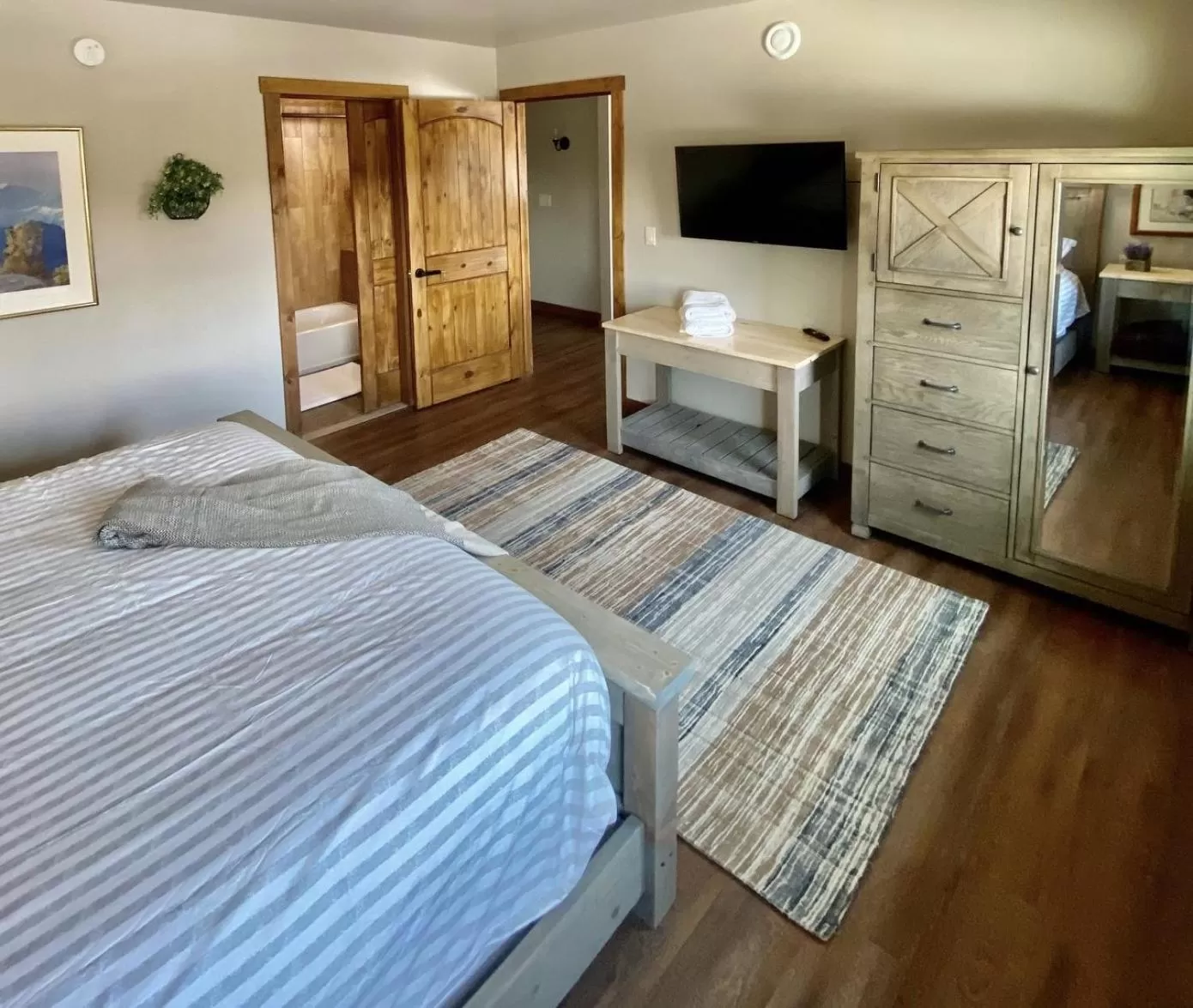 TV and multimedia, Bed in The Inn at Liberty Farms