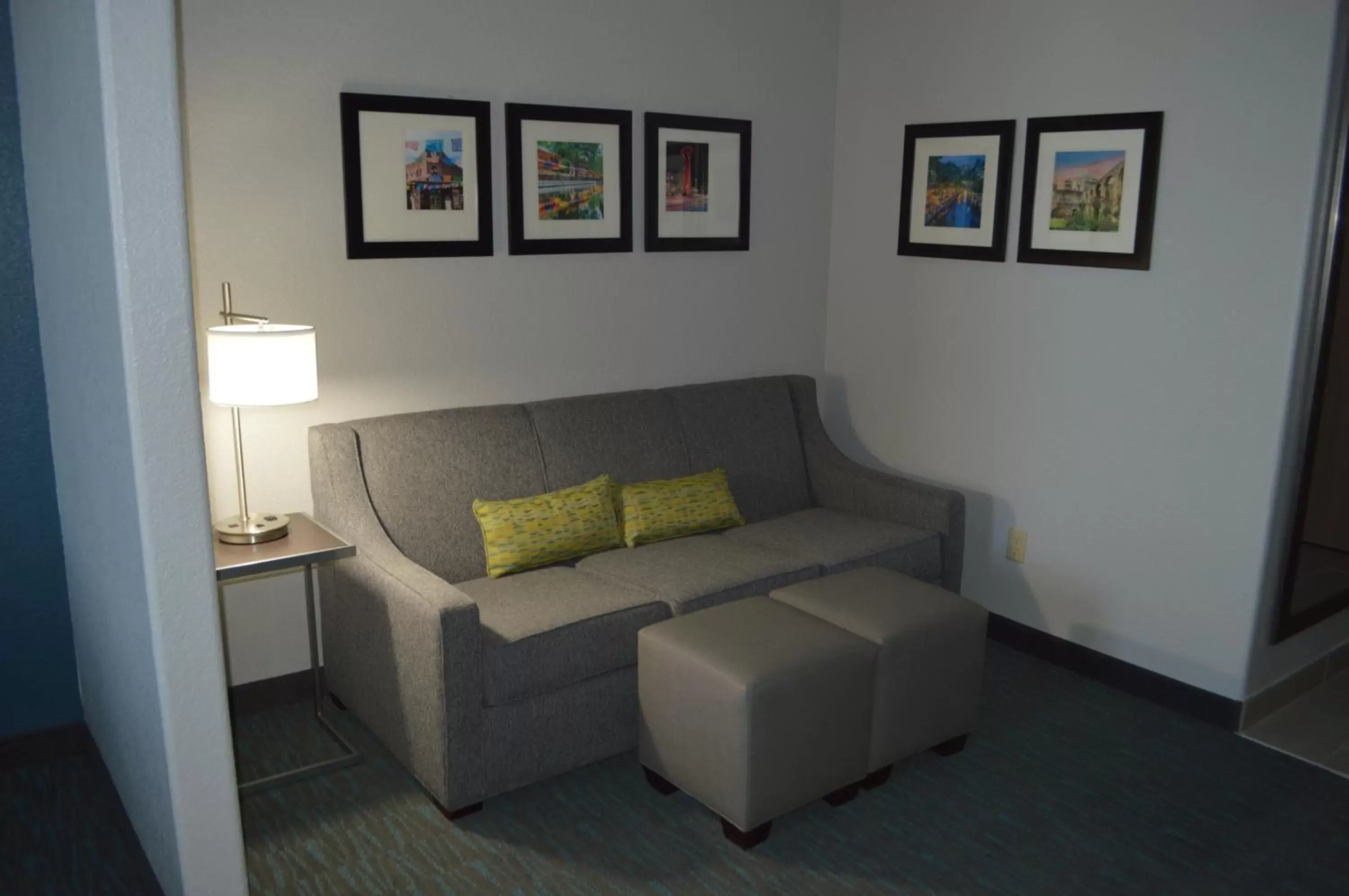 Seating Area in Comfort Inn & Suites Selma near Randolph AFB