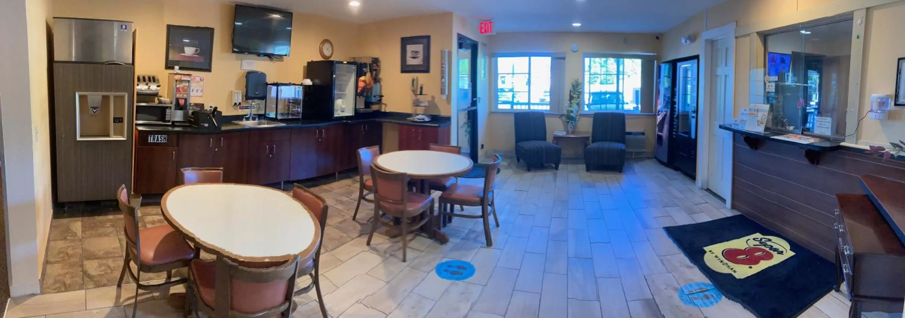 Lobby or reception in Super 8 by Wyndham Chisago City