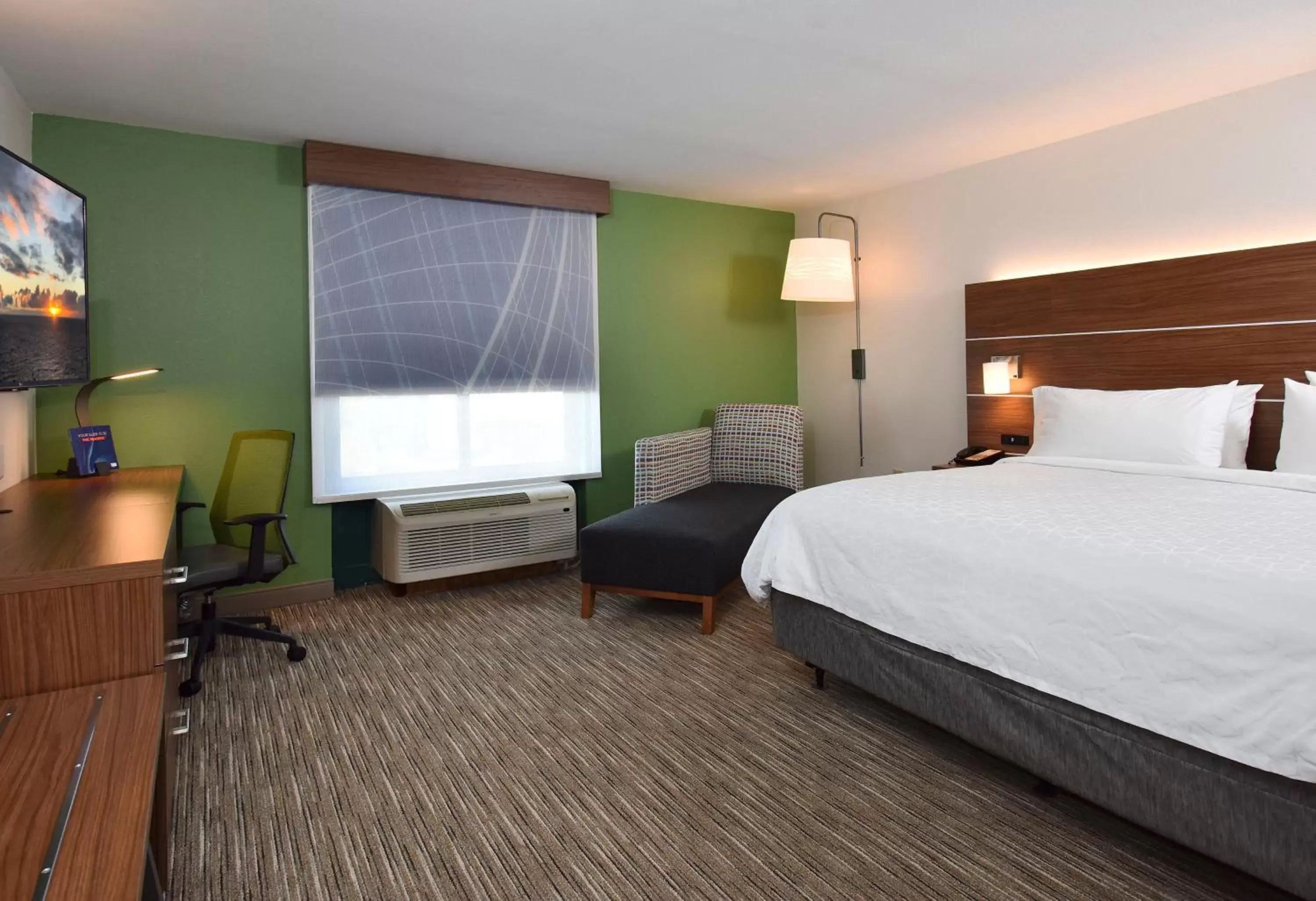 Photo of the whole room, Bed in Holiday Inn Express Hotel & Suites Selma, an IHG Hotel