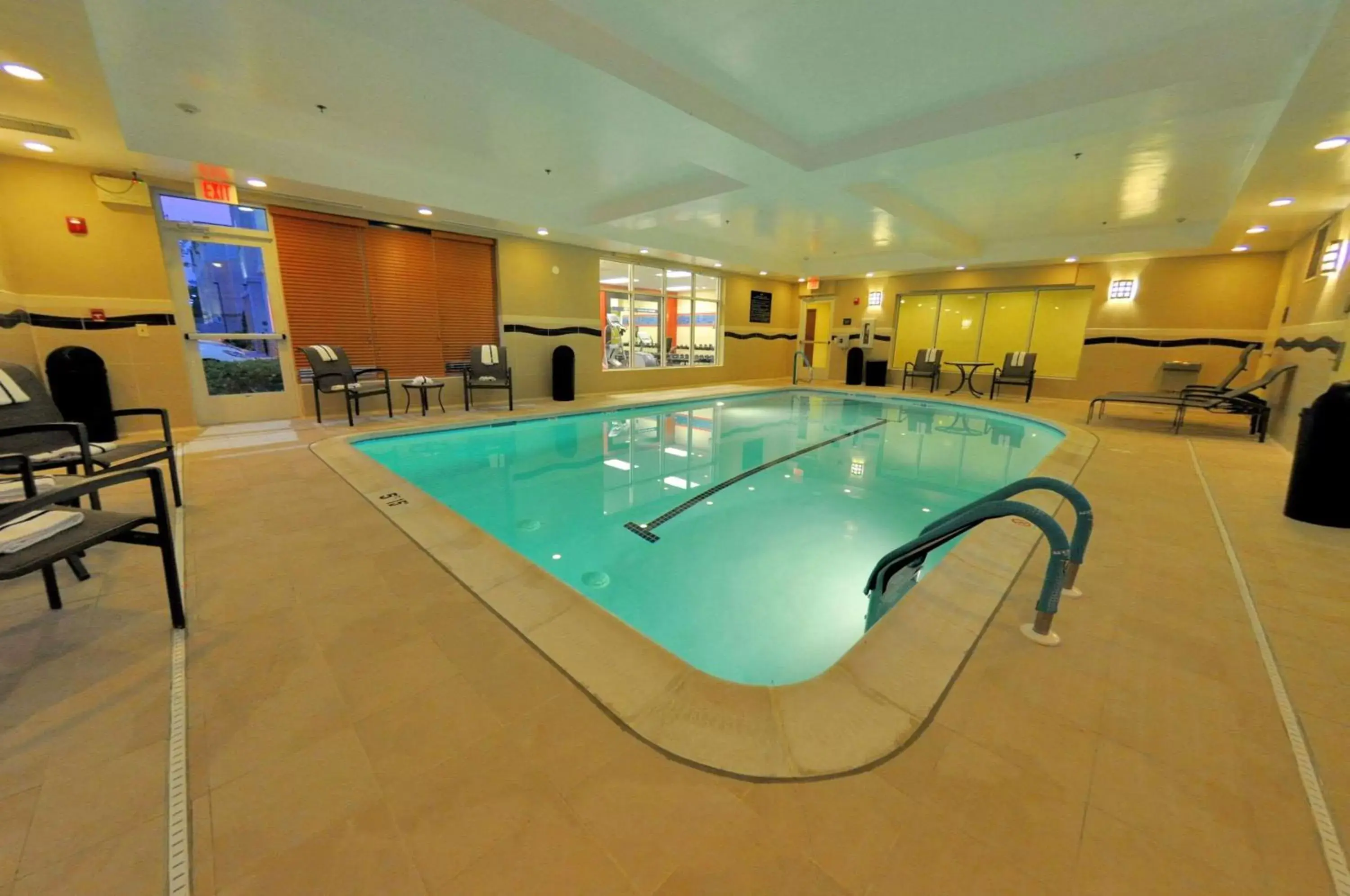 Pool view, Swimming Pool in Hampton Inn Richmond - Airport