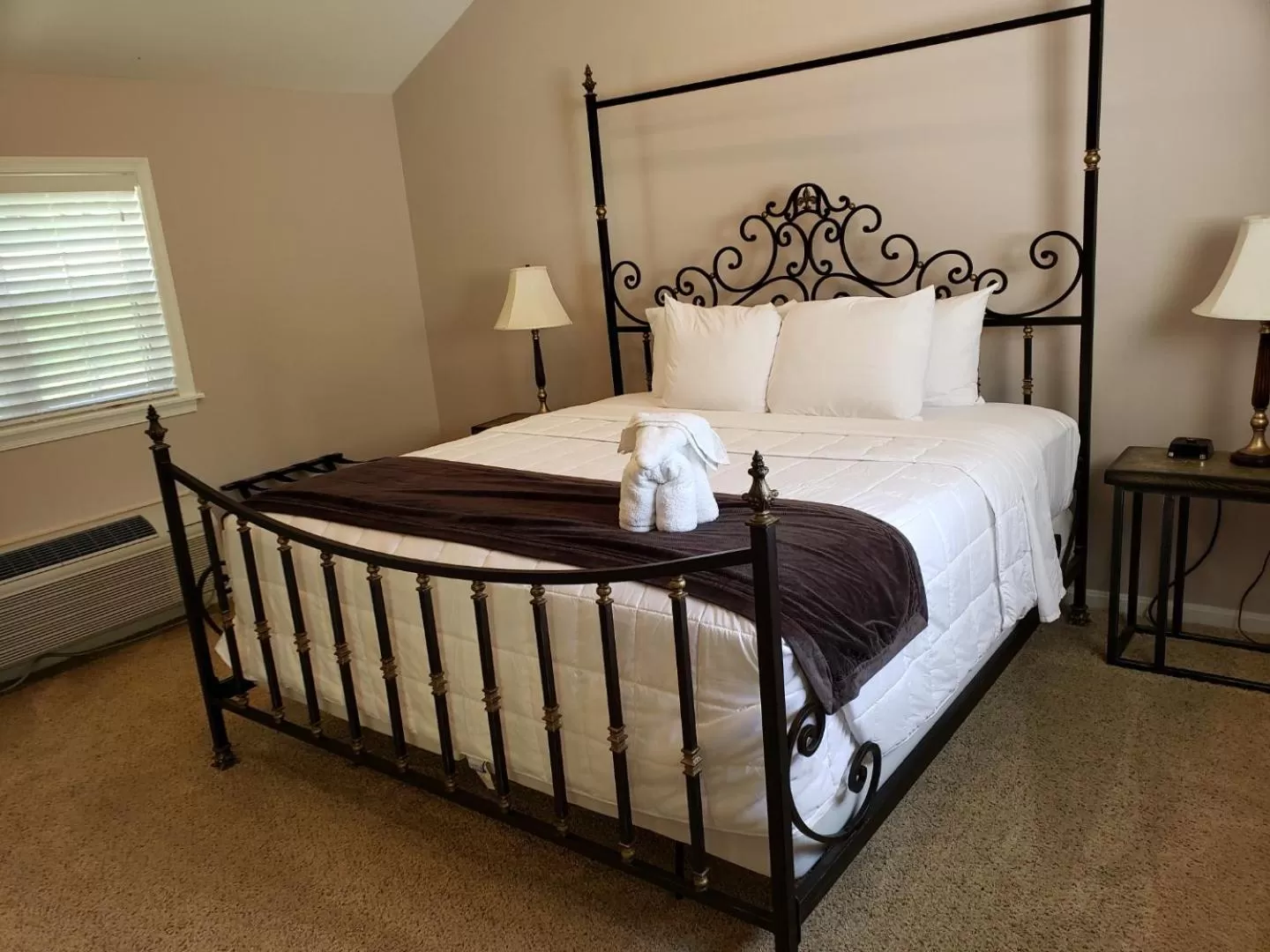 Bed in Allenberry Resort