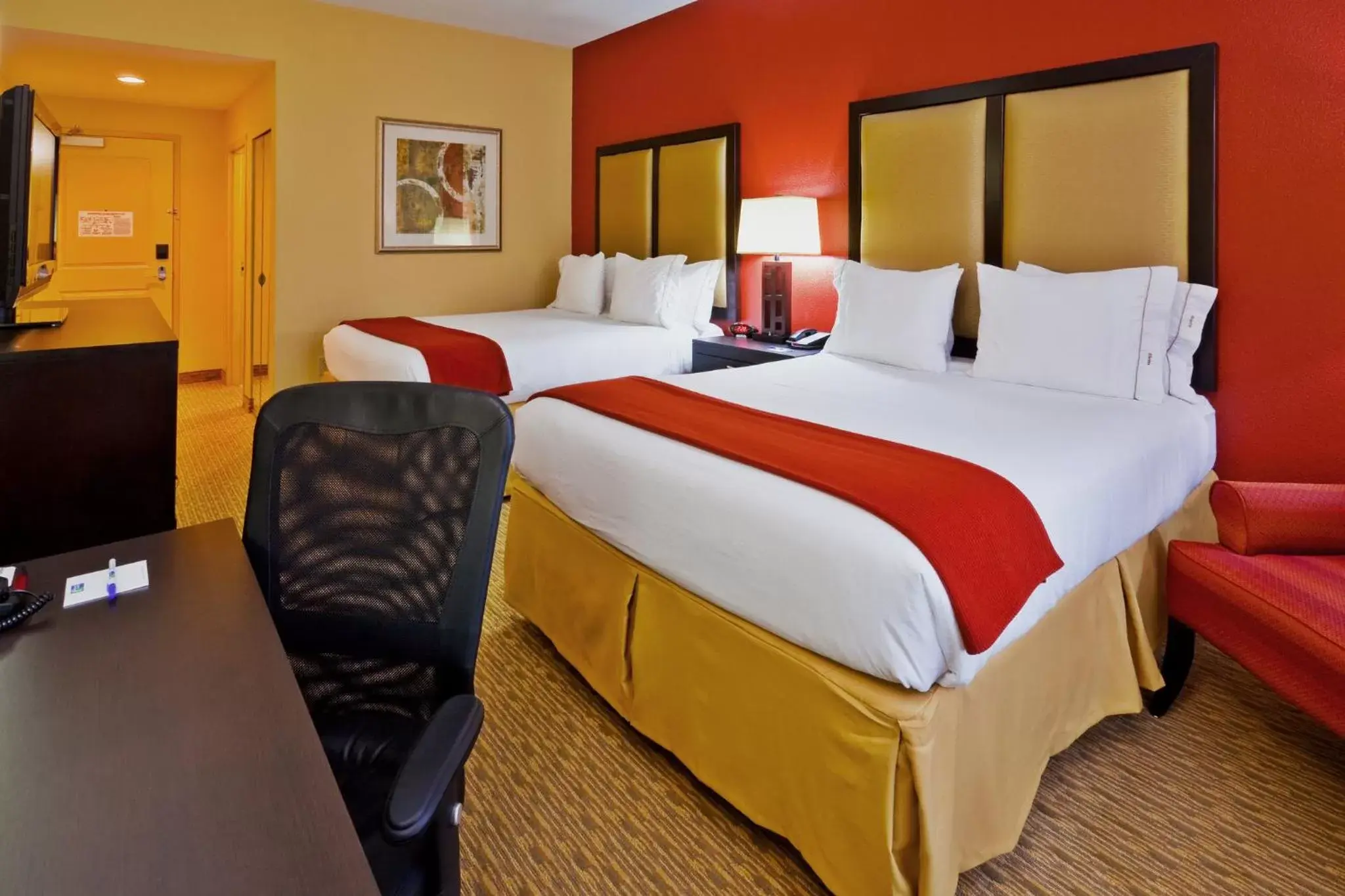 Photo of the whole room, Bed in Holiday Inn Express Nashville-Opryland, an IHG Hotel