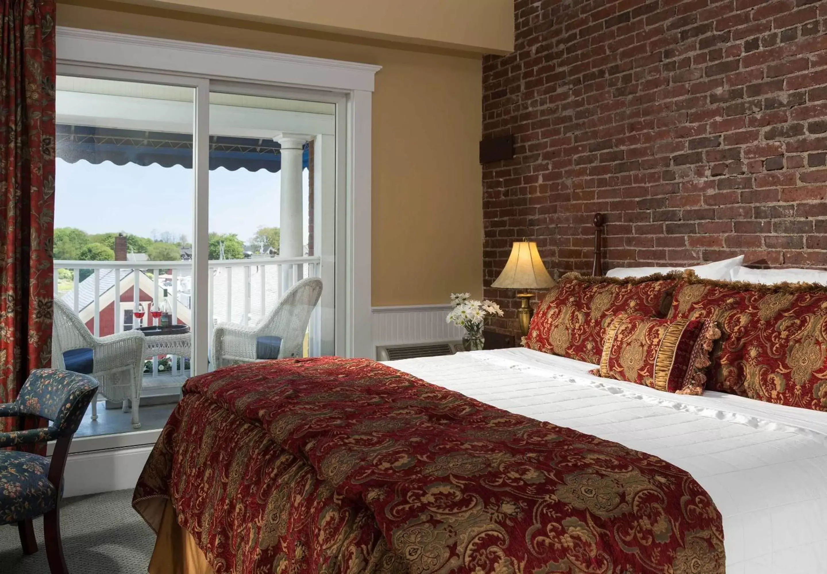 King Room with Partial Harbor View in Lord Camden Inn