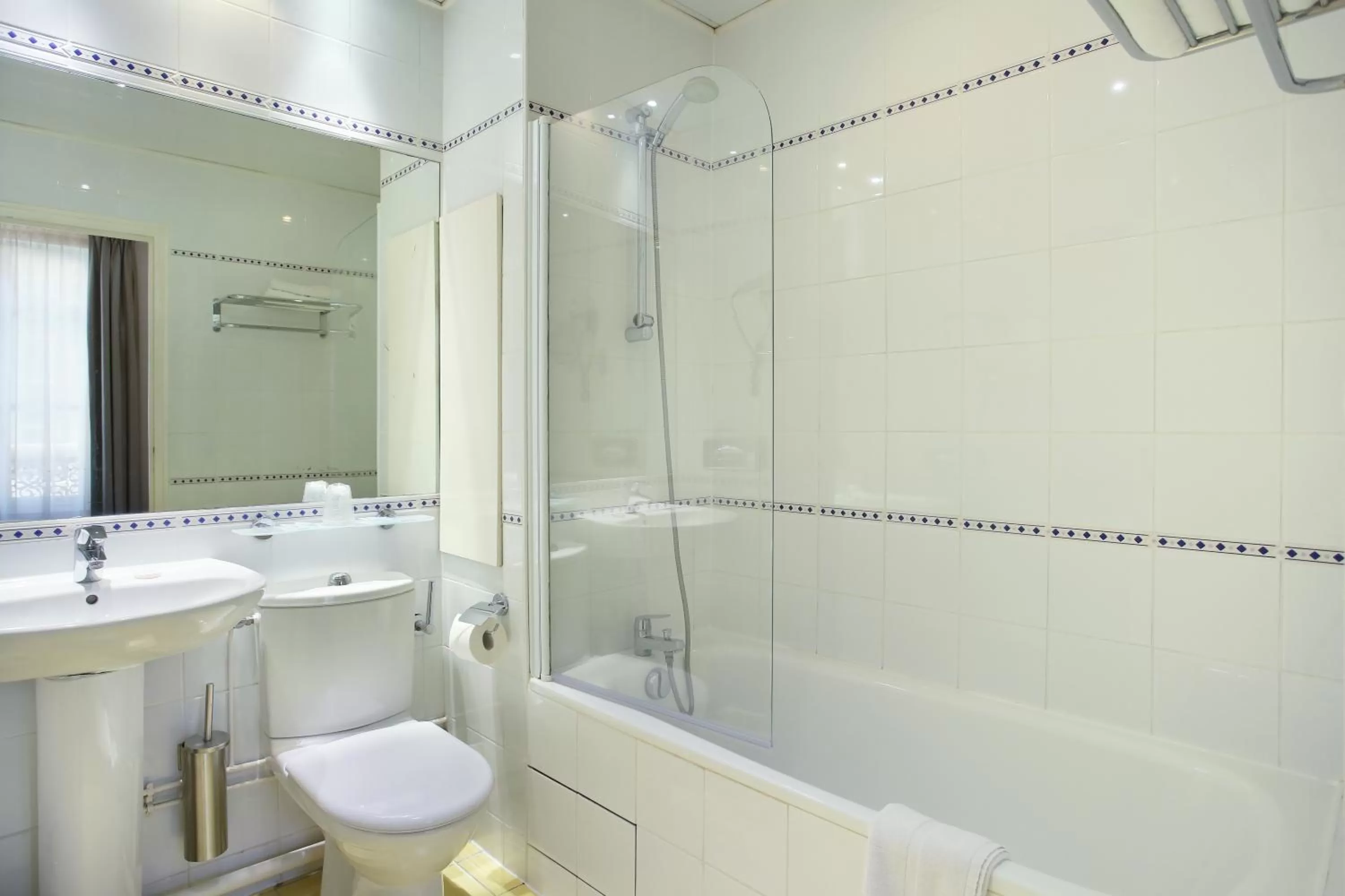 Bathroom in Hotel Lautrec Opera