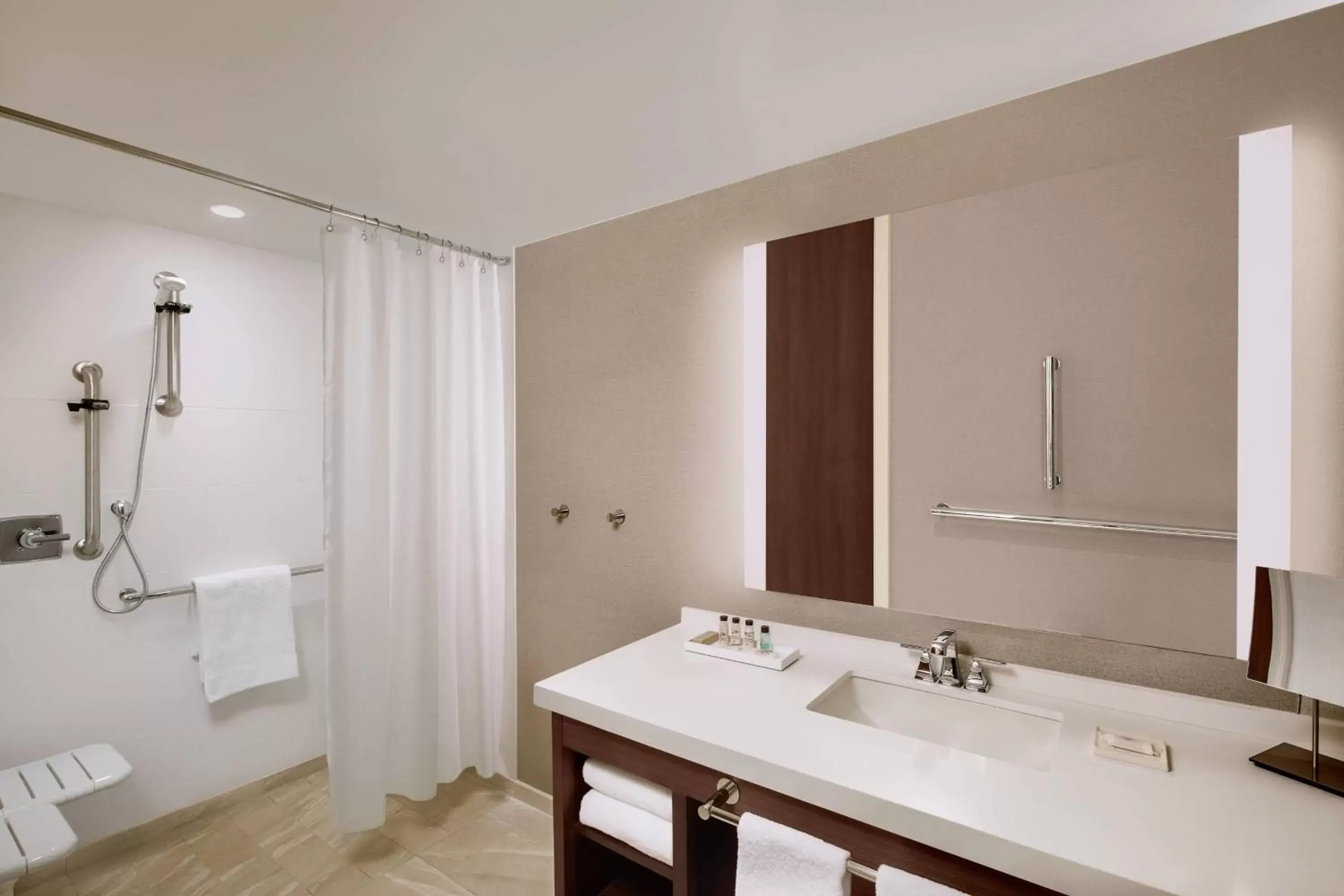 Bathroom in Marriott Dallas Allen Hotel & Convention Center