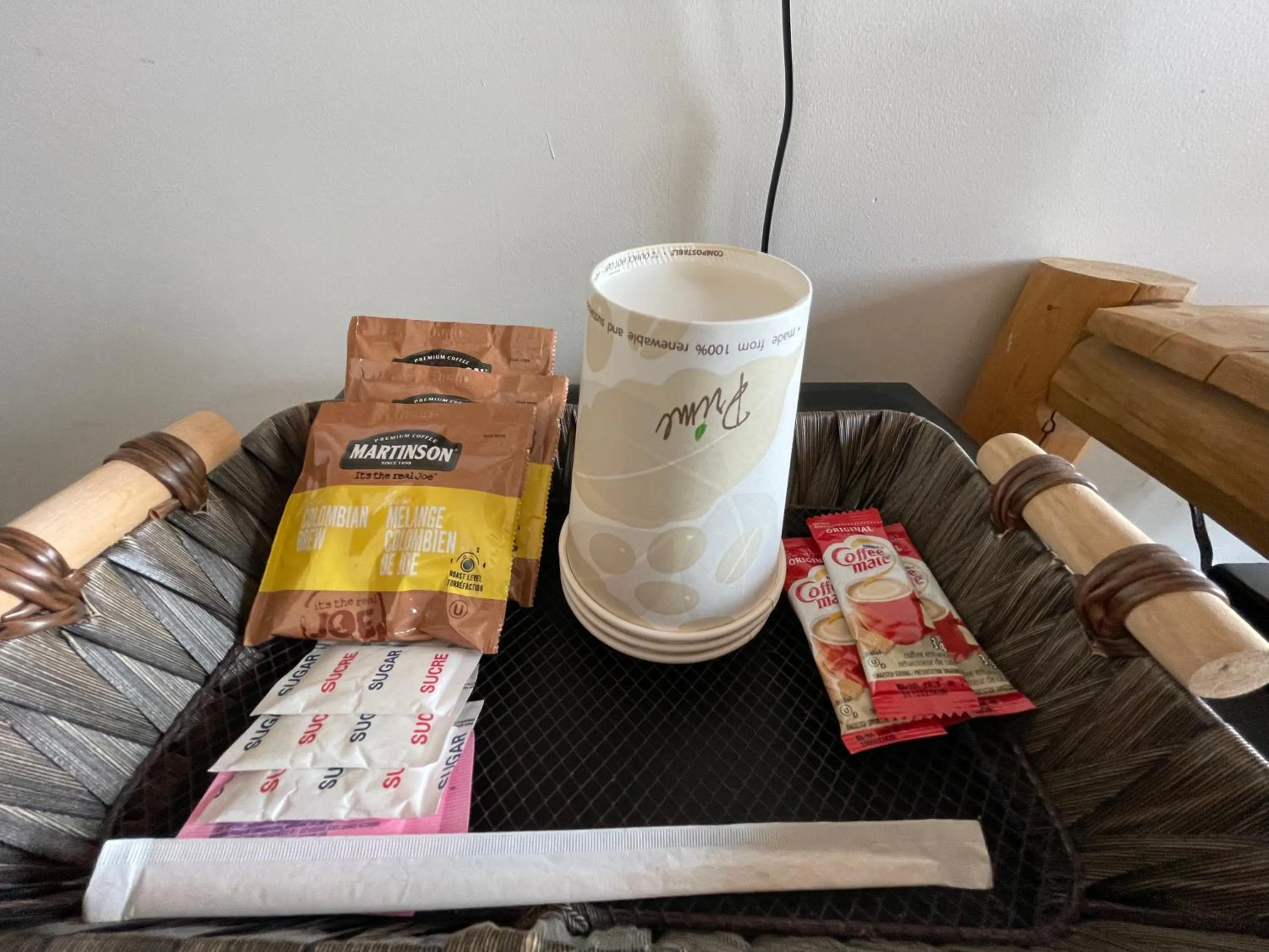 Coffee/tea facilities in Bear's Claw Lodge