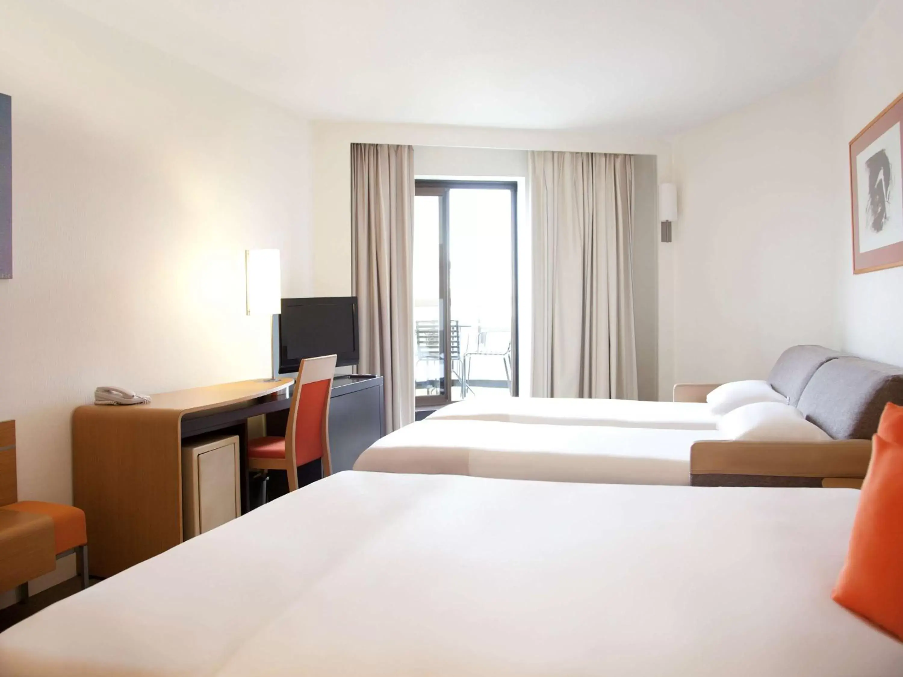 Photo of the whole room, Bed in Novotel Toulouse Purpan Aéroport