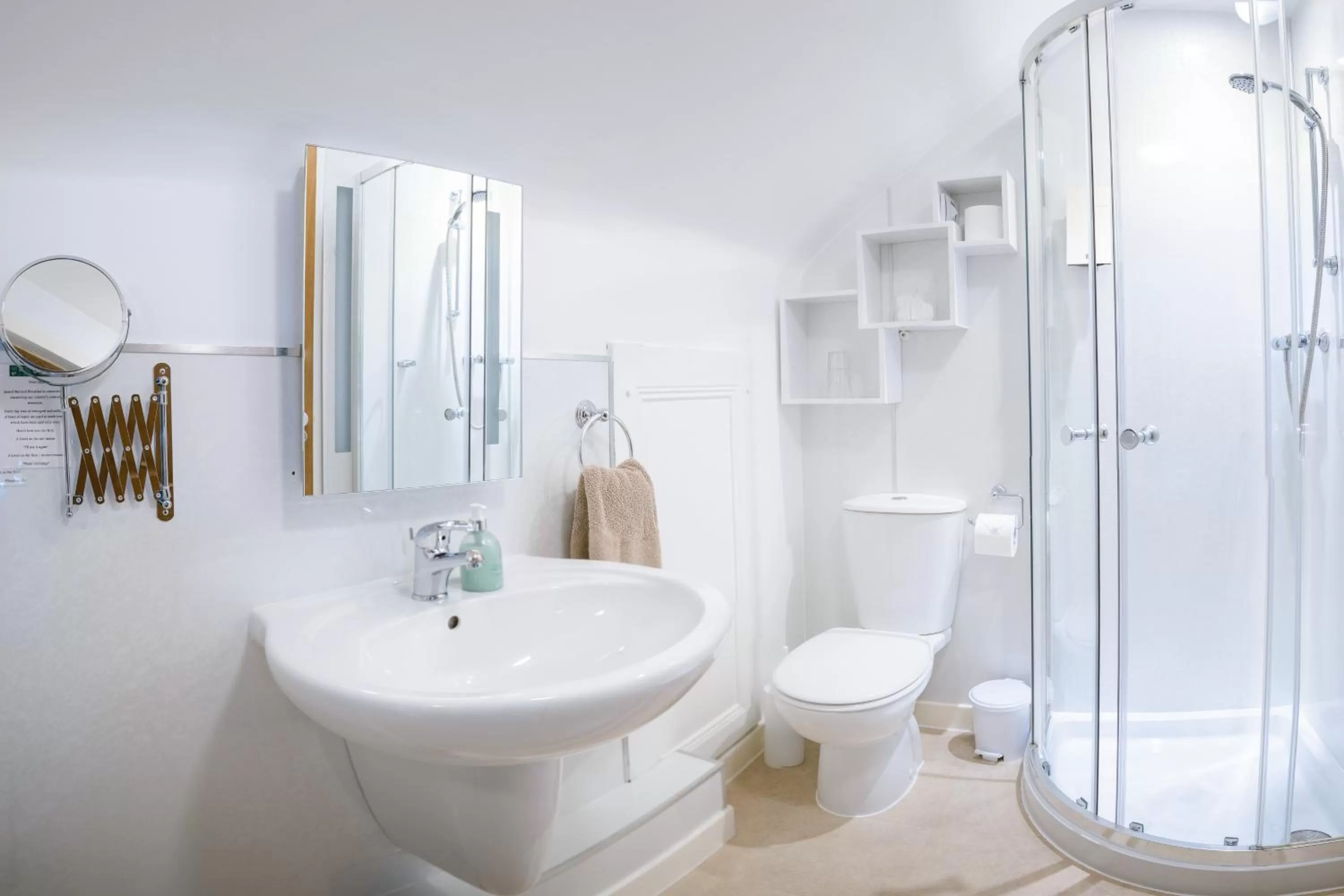 Bathroom in Jannel Bed & Breakfast