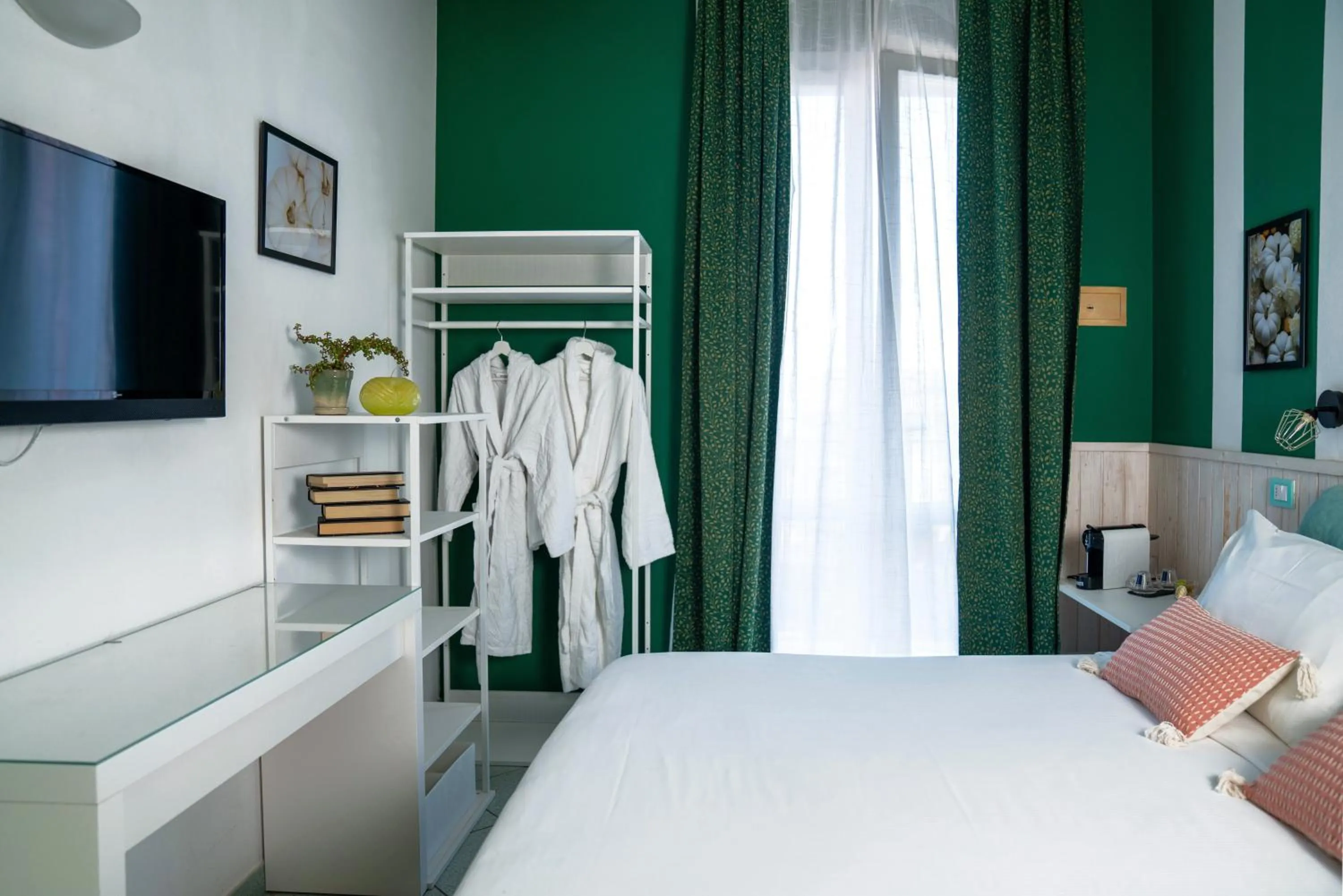 TV and multimedia, Bed in Mare Home Brunch&Beauty - Adults Only