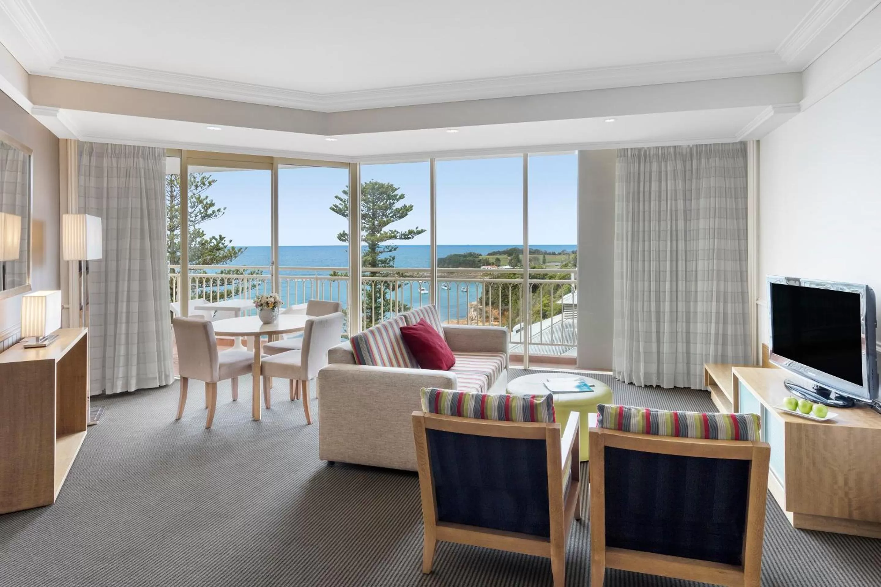 Bedroom in Crowne Plaza Terrigal Pacific by IHG