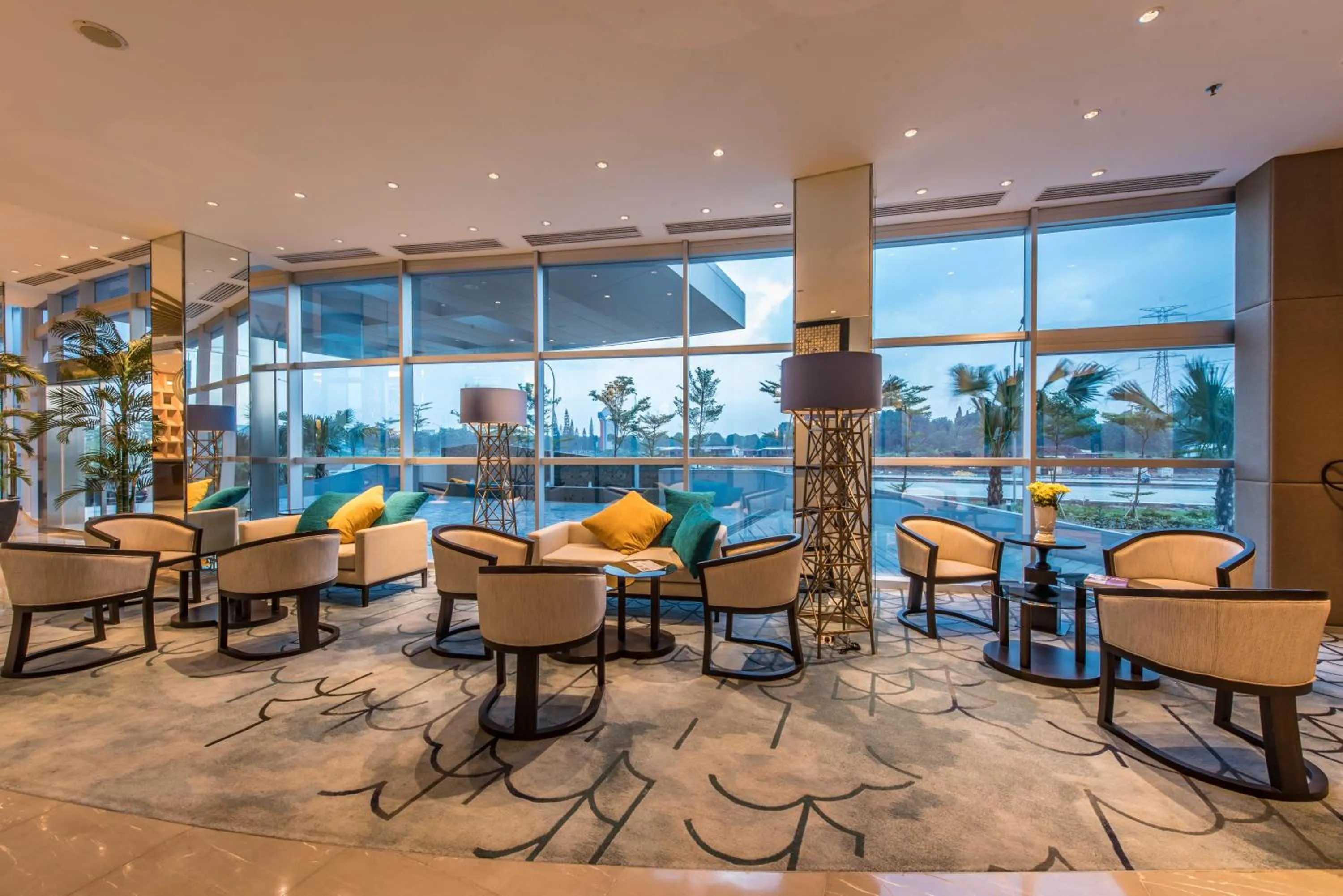 Communal lounge/ TV room in Enso Hotel