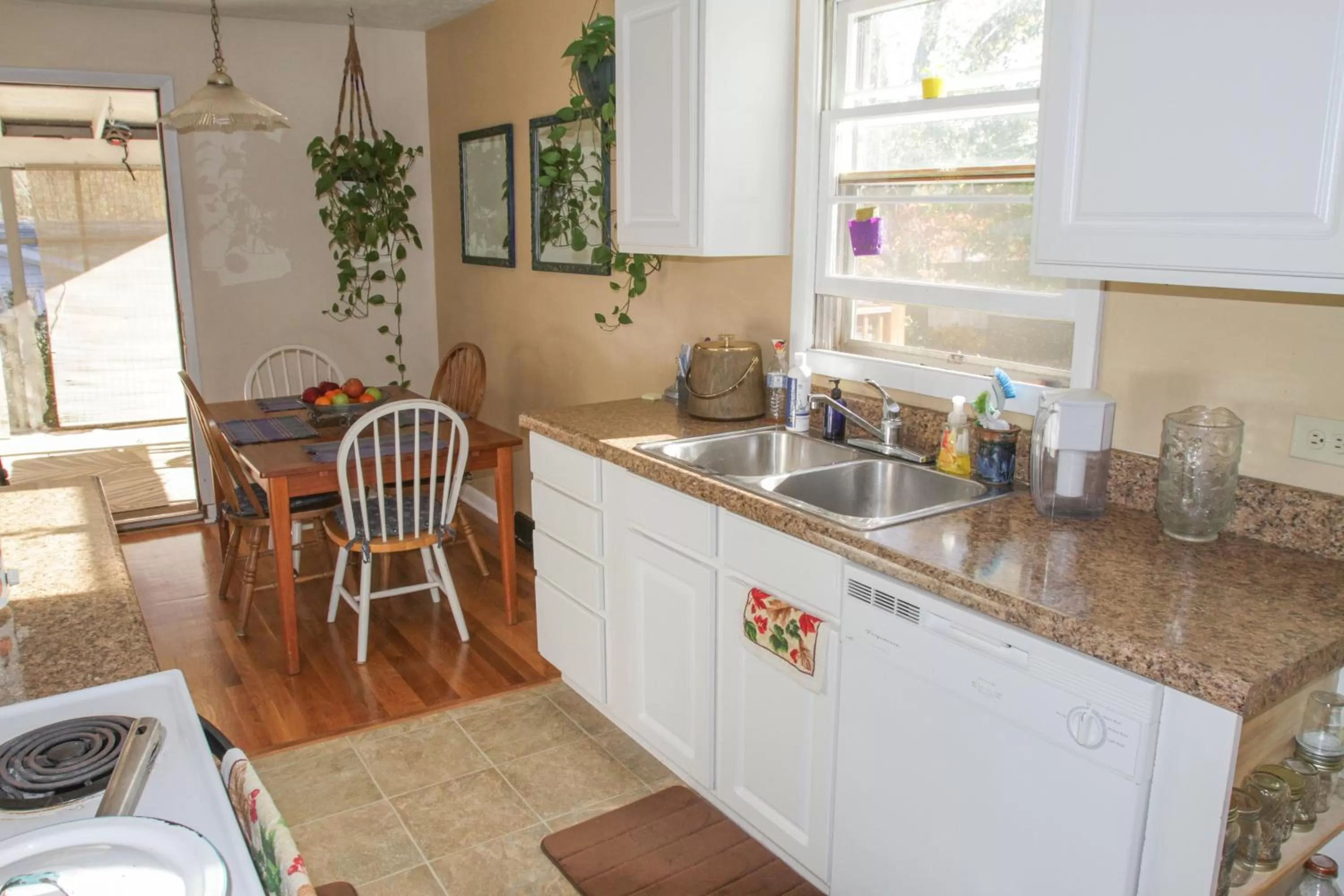 Communal kitchen in Fairhaven Guesthouse